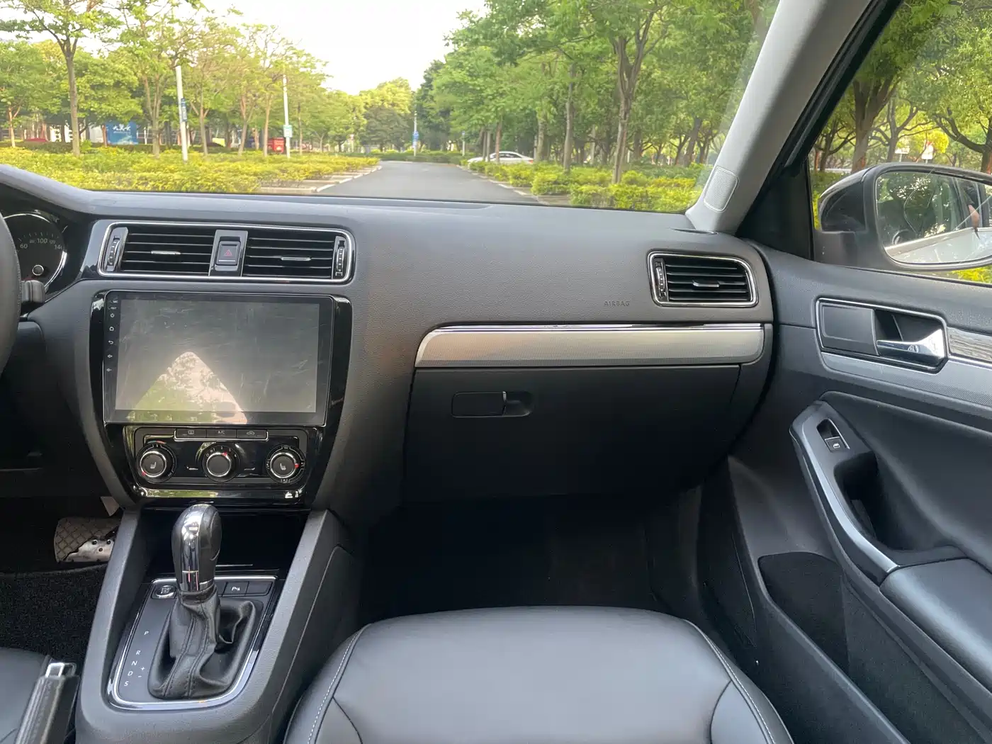 Volkswagen Sagitar 2018 180TSI DSG Premium Edition фото 18
