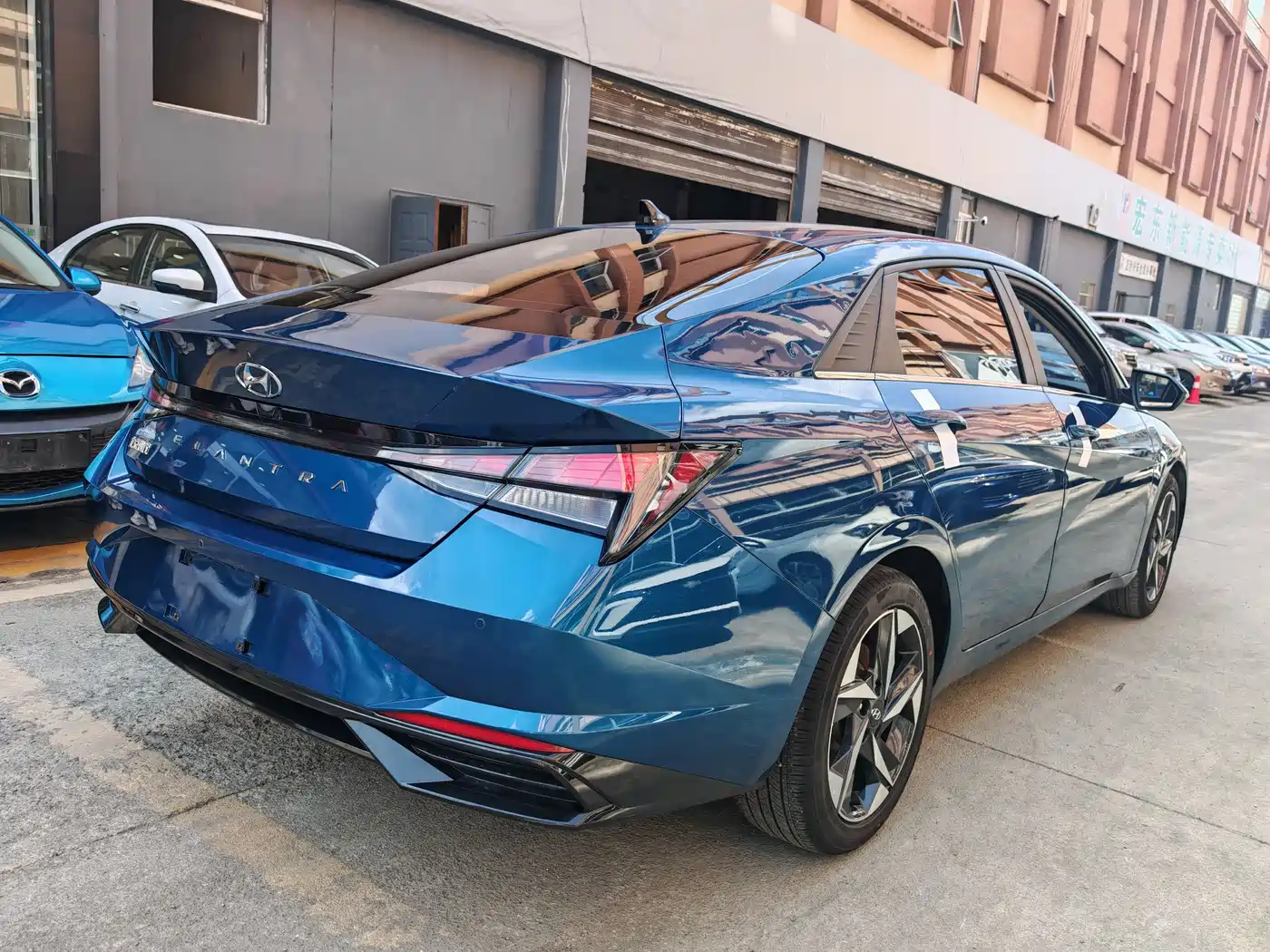 Hyundai Elantra 2022 1.5L CVT GLX Elite Edition фото 13