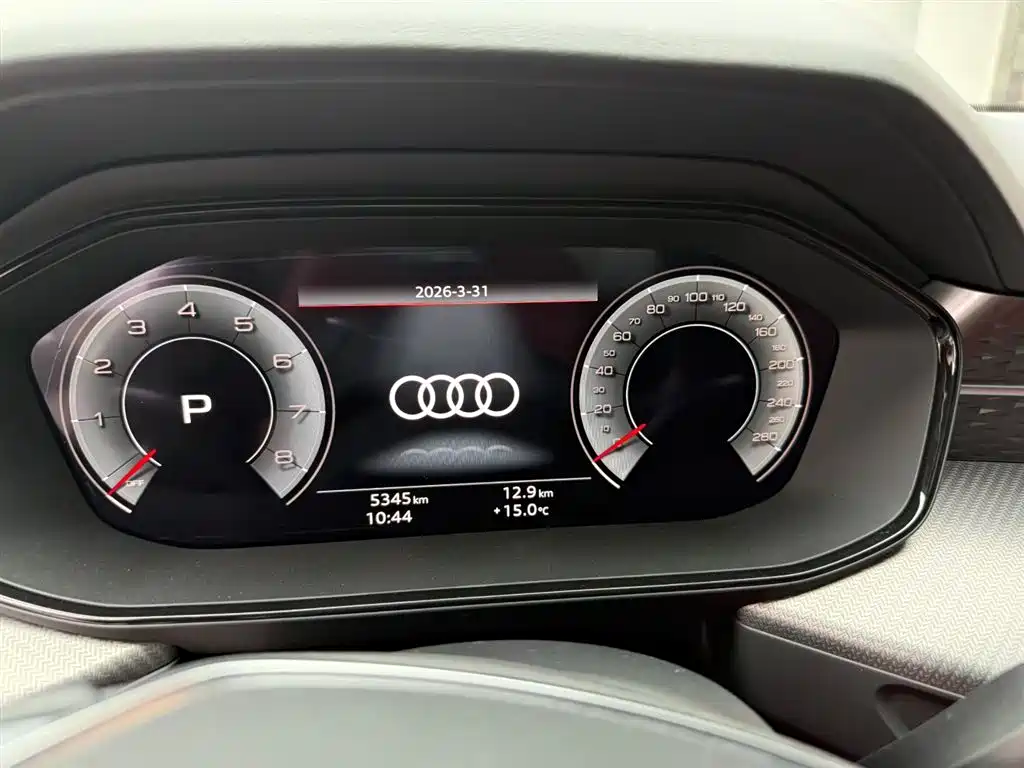 AUDI Q6