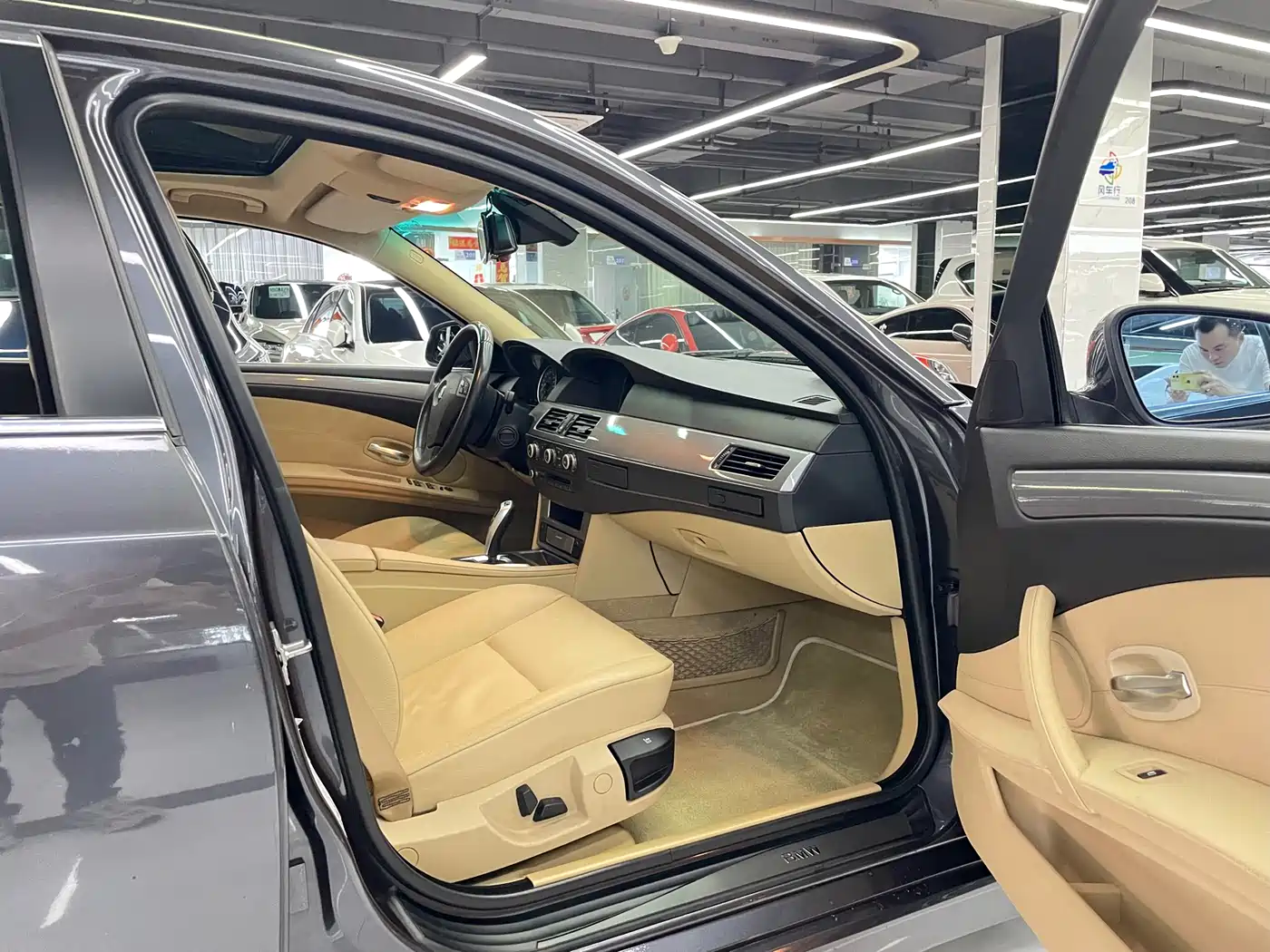 BMW 5 Series 2009 520Li Premium фото 8