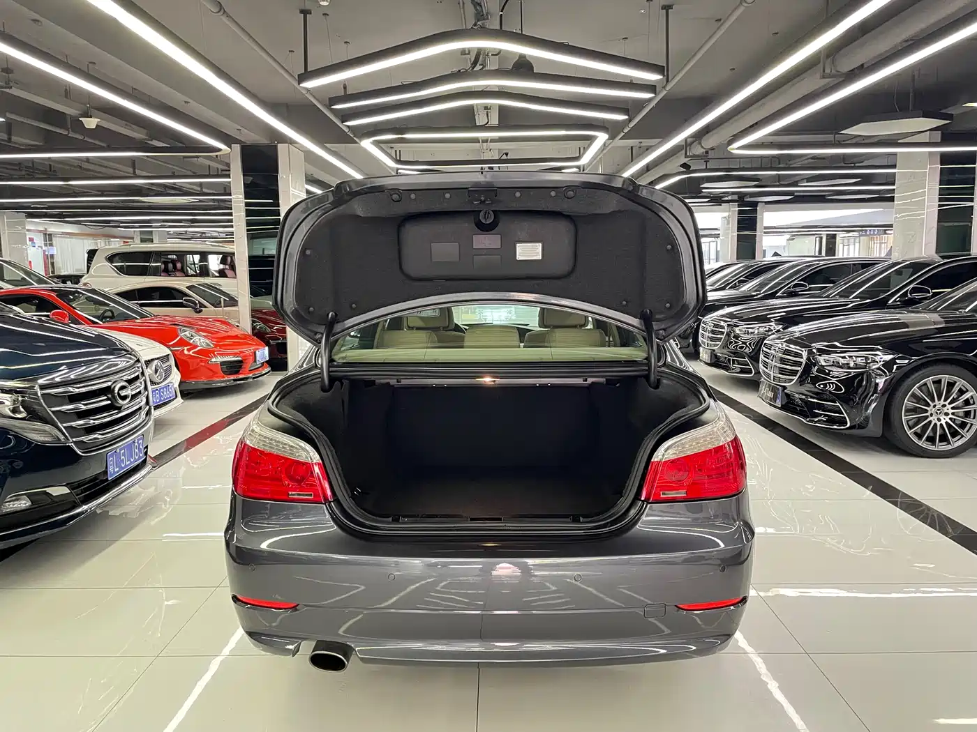 BMW 5 Series 2009 520Li Premium фото 47