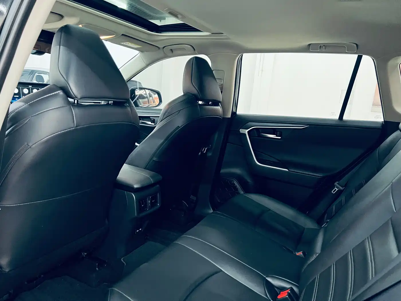 Toyota Wildlander 2022 2.0L CVT AWD Luxury Edition фото 7