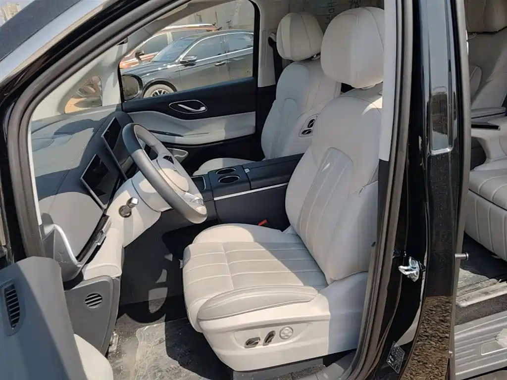 Voyah Auto Voyah Dreamer 2025 Model PHEV 4WD Premium QianKun Edition фото 15
