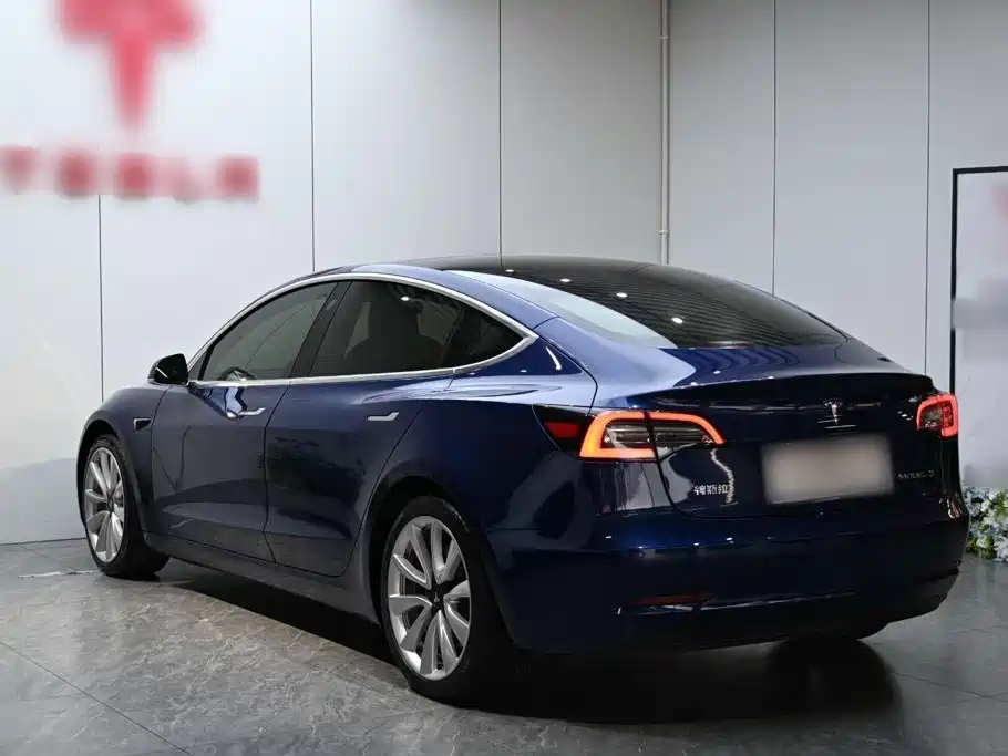 Фото 5 - Tesla Model 3