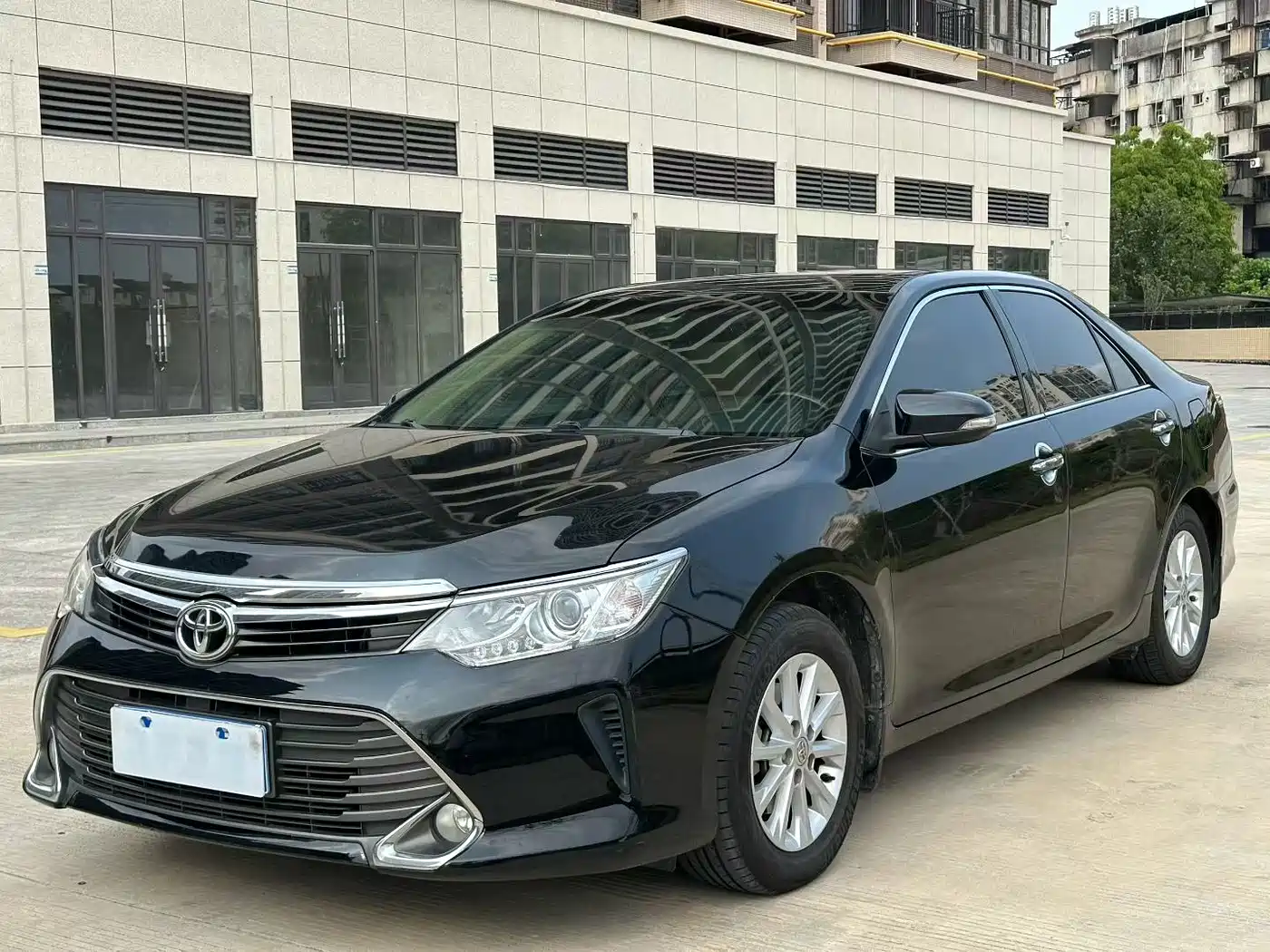 Toyota Camry 2016 2.0G 10th Anniversary Leading Edition