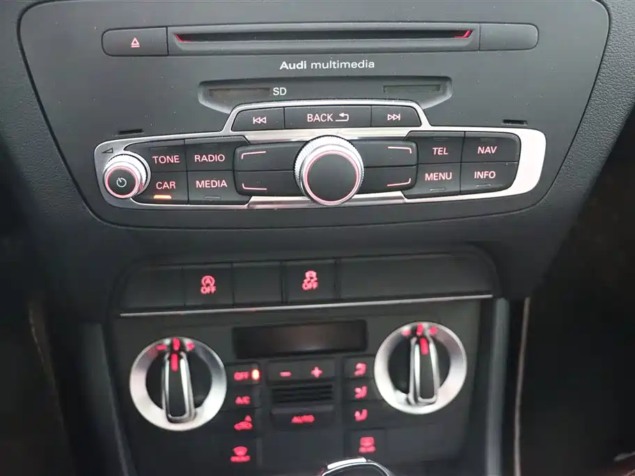 Audi Q3 2015 35 TFSI quattro Technology фото 21