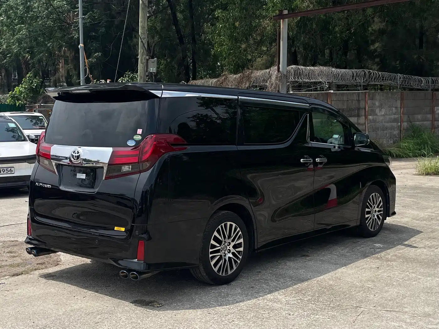 Toyota Alphard фото 4
