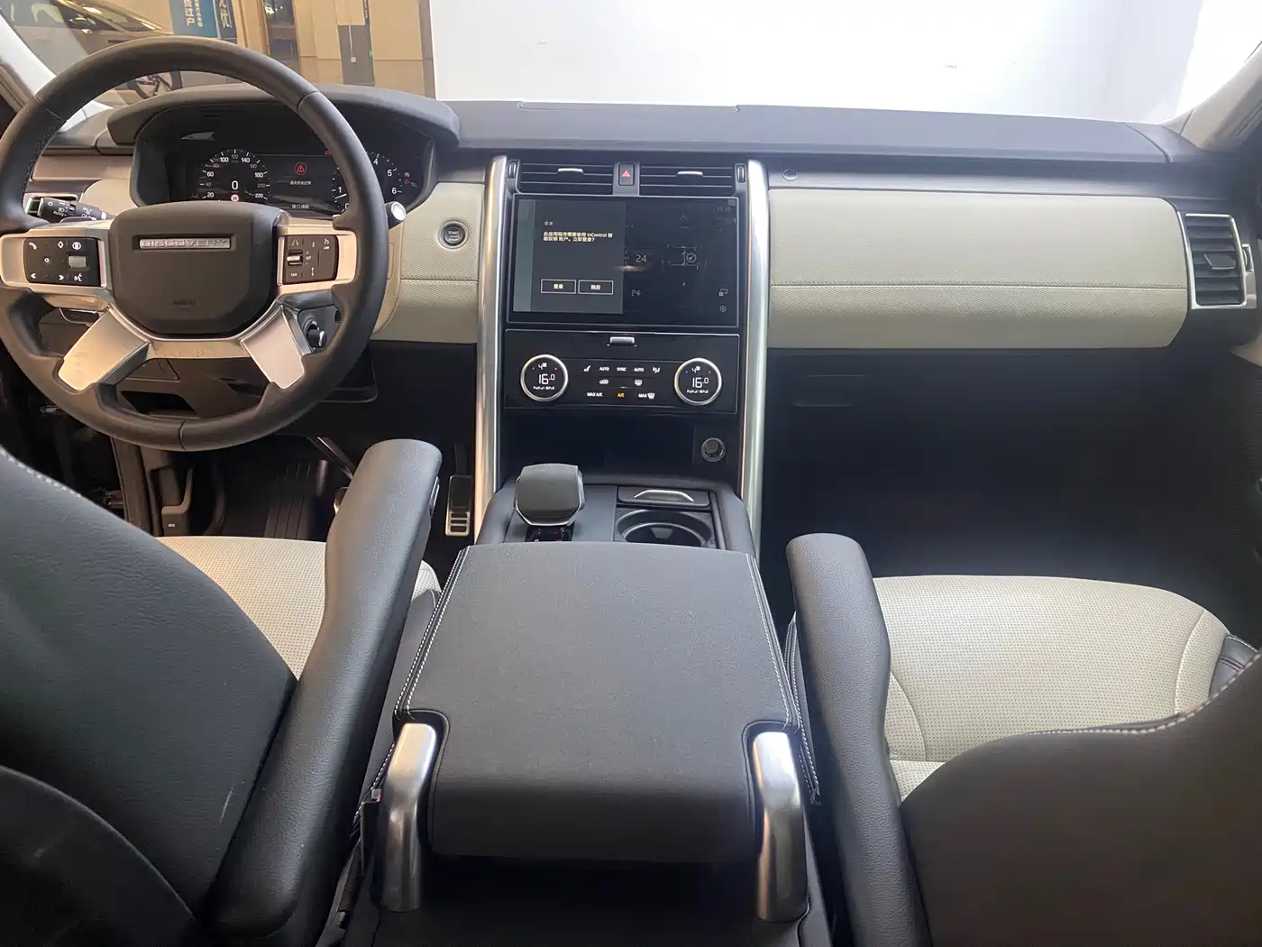 Land Rover Discovery 2024 360PS Dynamic SE фото 8