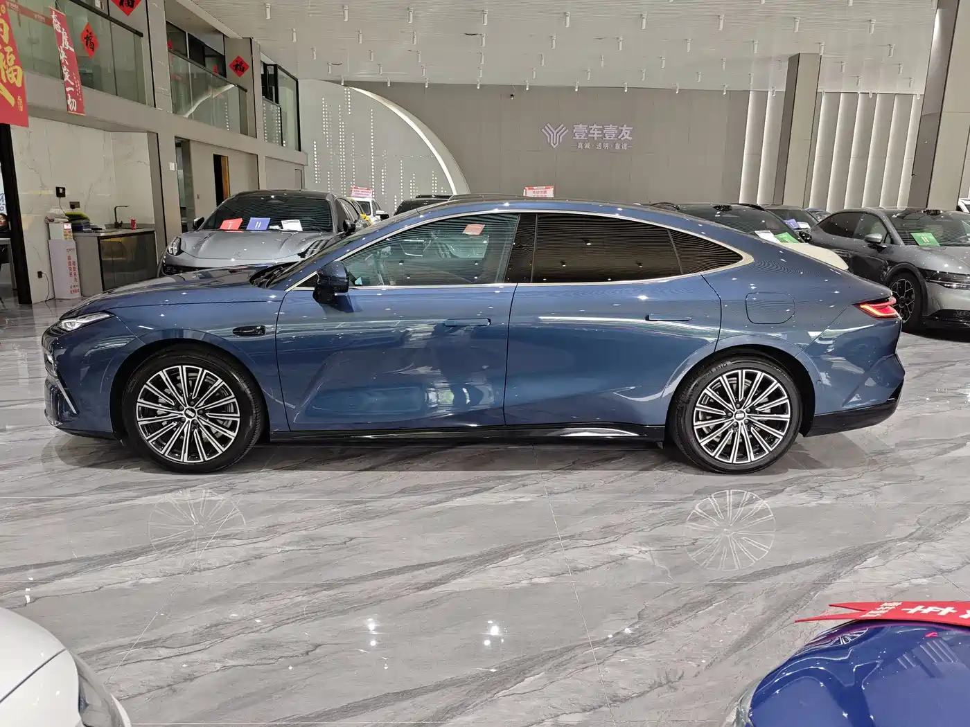 Geely Galaxy Galaxy Xingyao 8 2025 Model 130km EM-i Flagship Edition фото 21