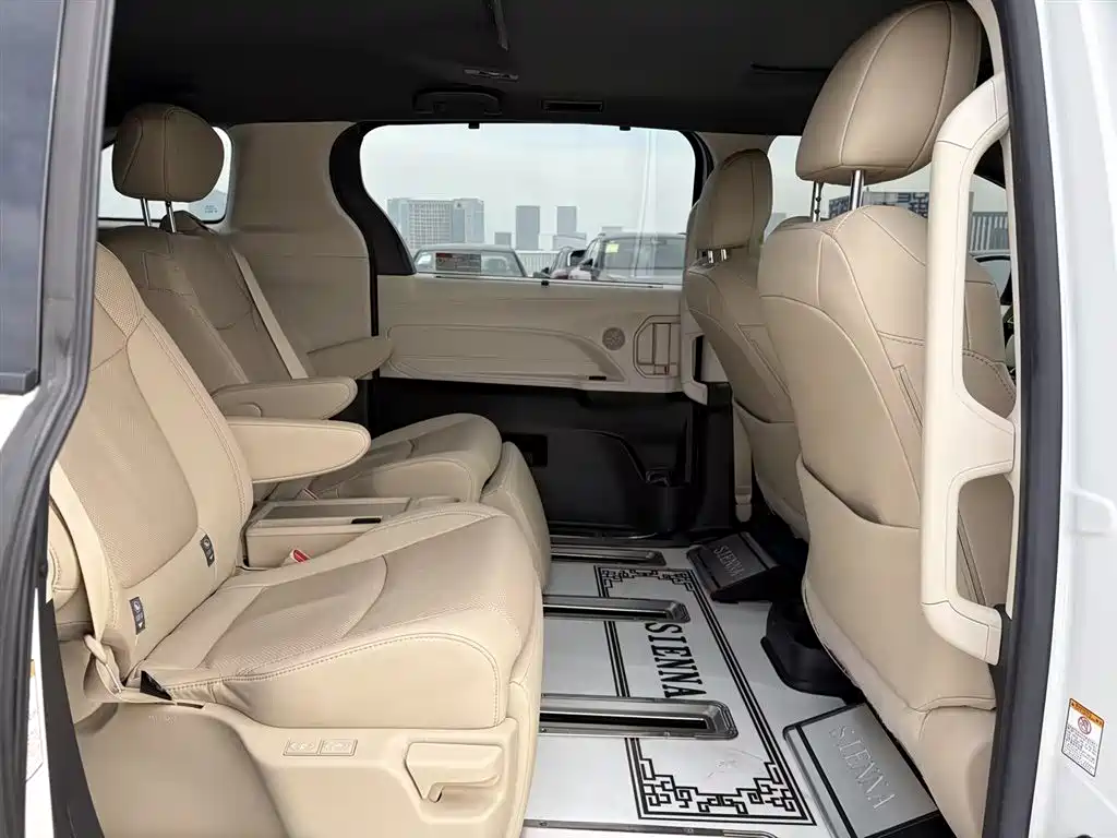 Toyota Sienna 2021 2.5L Hybrid Premium Edition фото 14