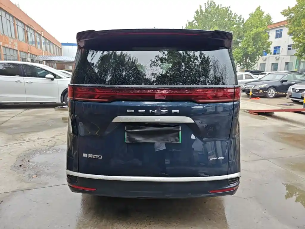 Denza D9 2023 2022 DM-i 970 AWD Flagship