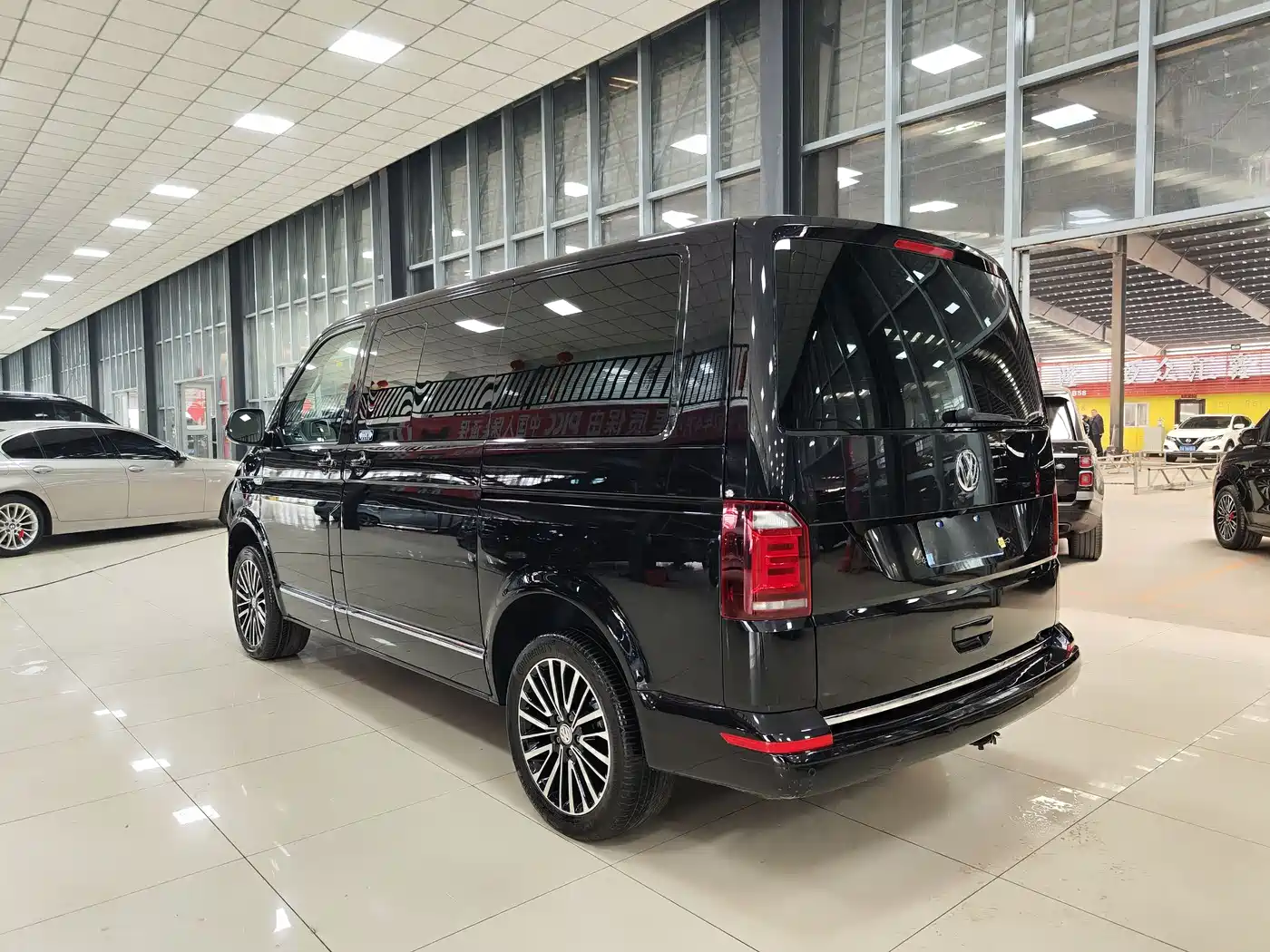 Volkswagen Multivan 2018 2.0TSI 4WD Premium Edition 7-Seater фото 31