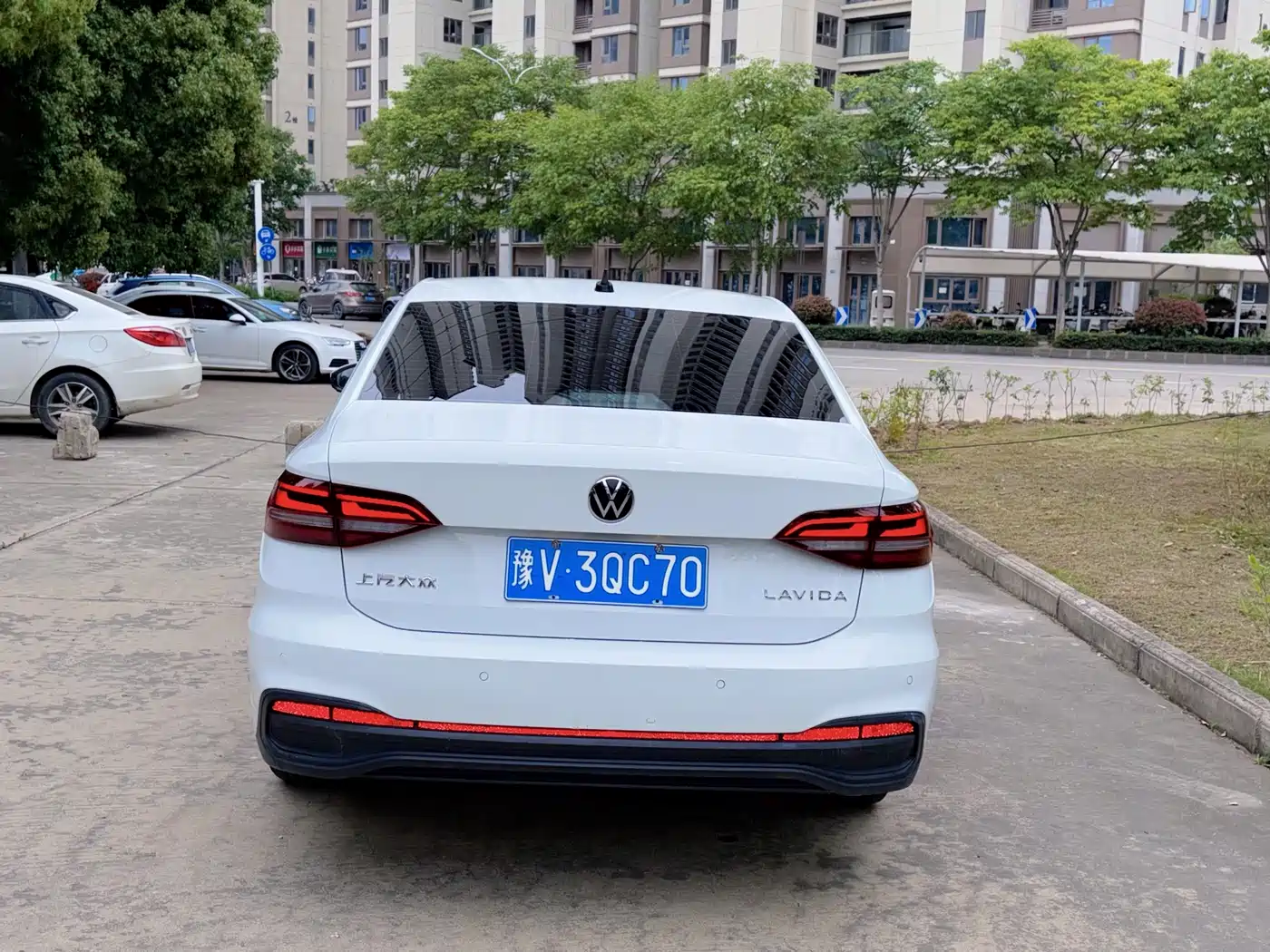 Volkswagen Lavida 2024 Model 1.5L Automatic Delight Edition фото 5