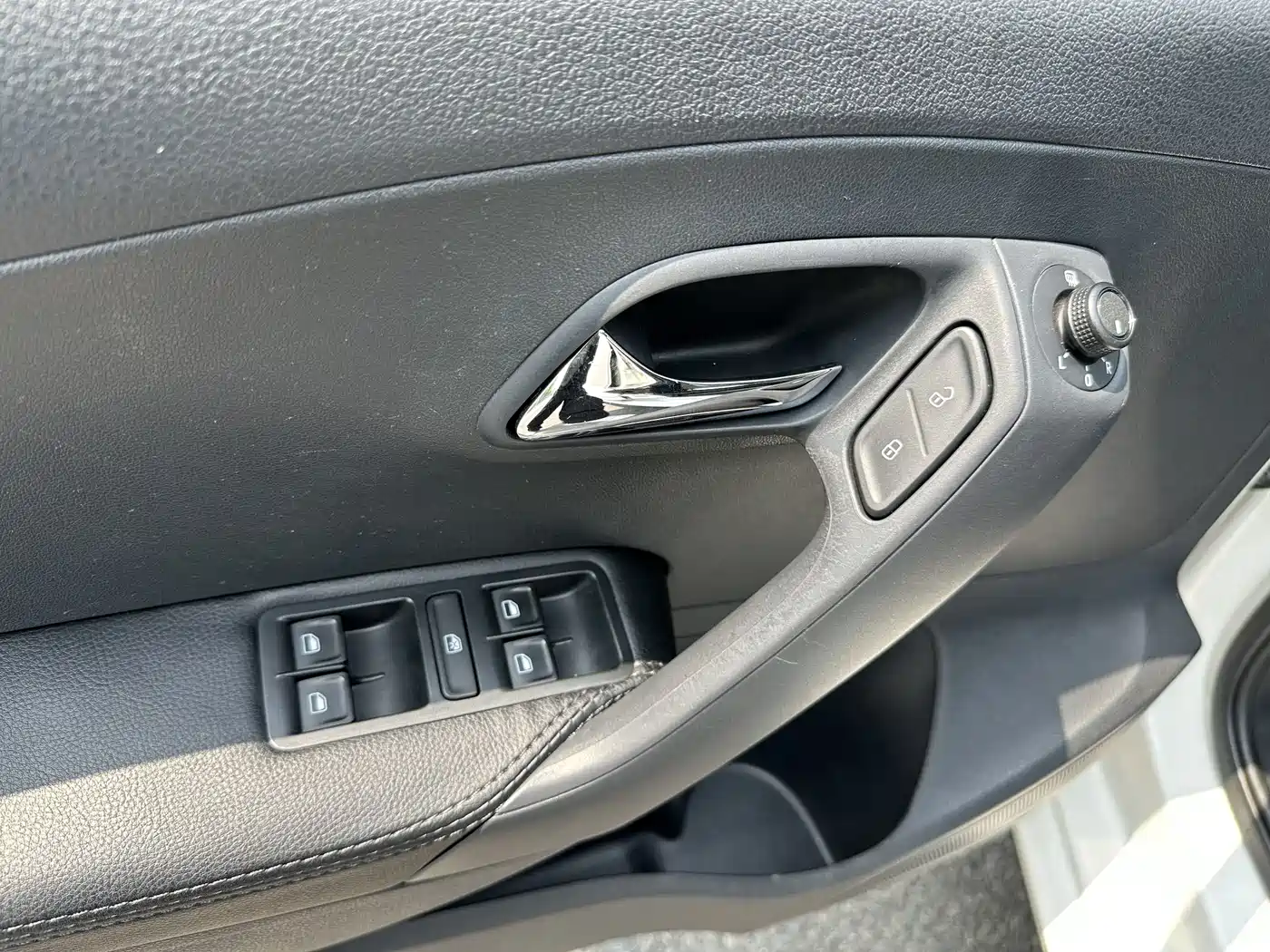 Volkswagen Polo 2016 1.6L Automatic Comfort фото 15