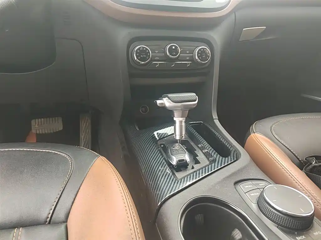 Soueast DX7 2016 2016 1.5T Automatic Glory Edition