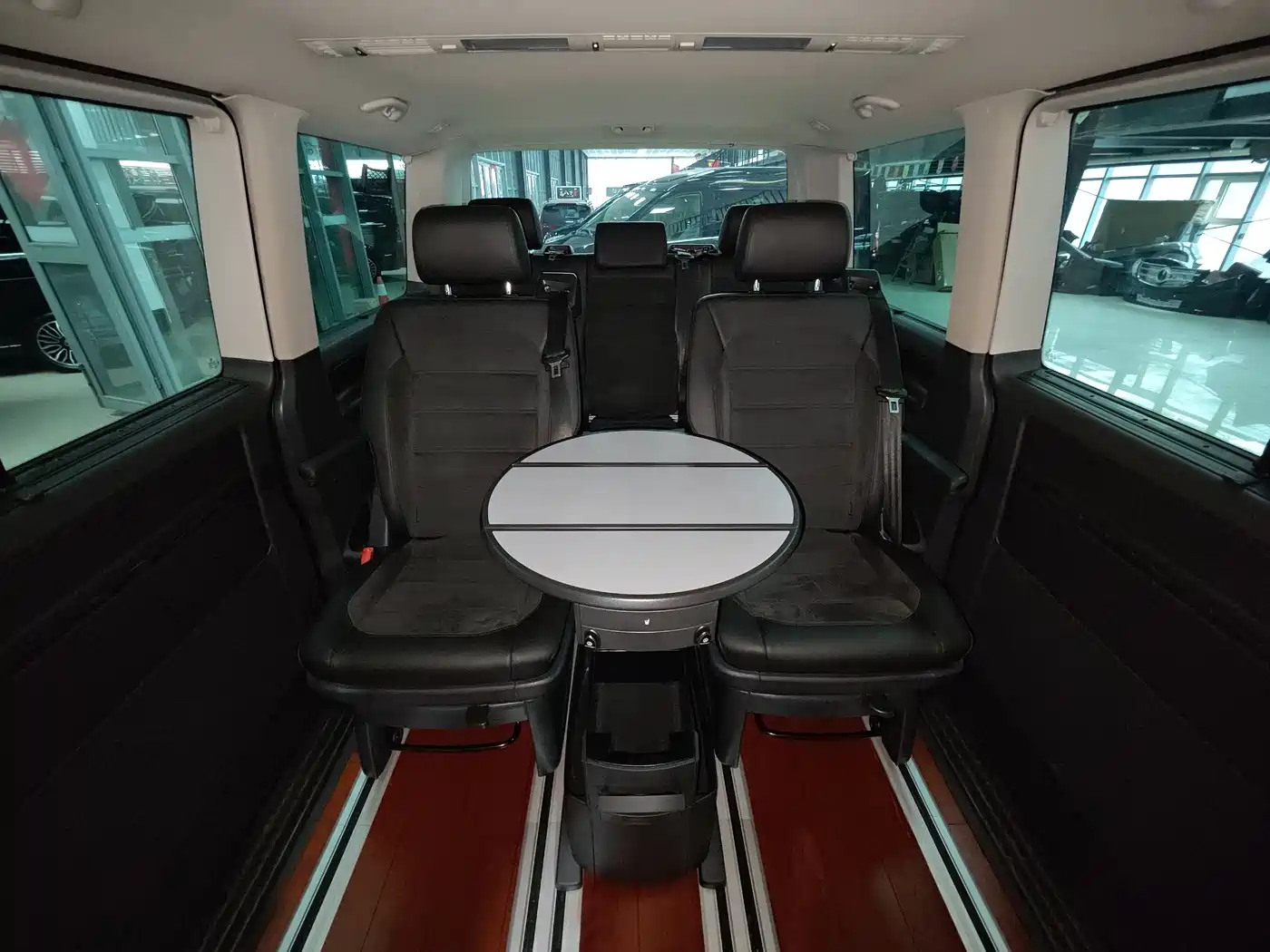 Volkswagen Multivan 2018 2.0TSI 4WD Premium Edition 7-Seater фото 8