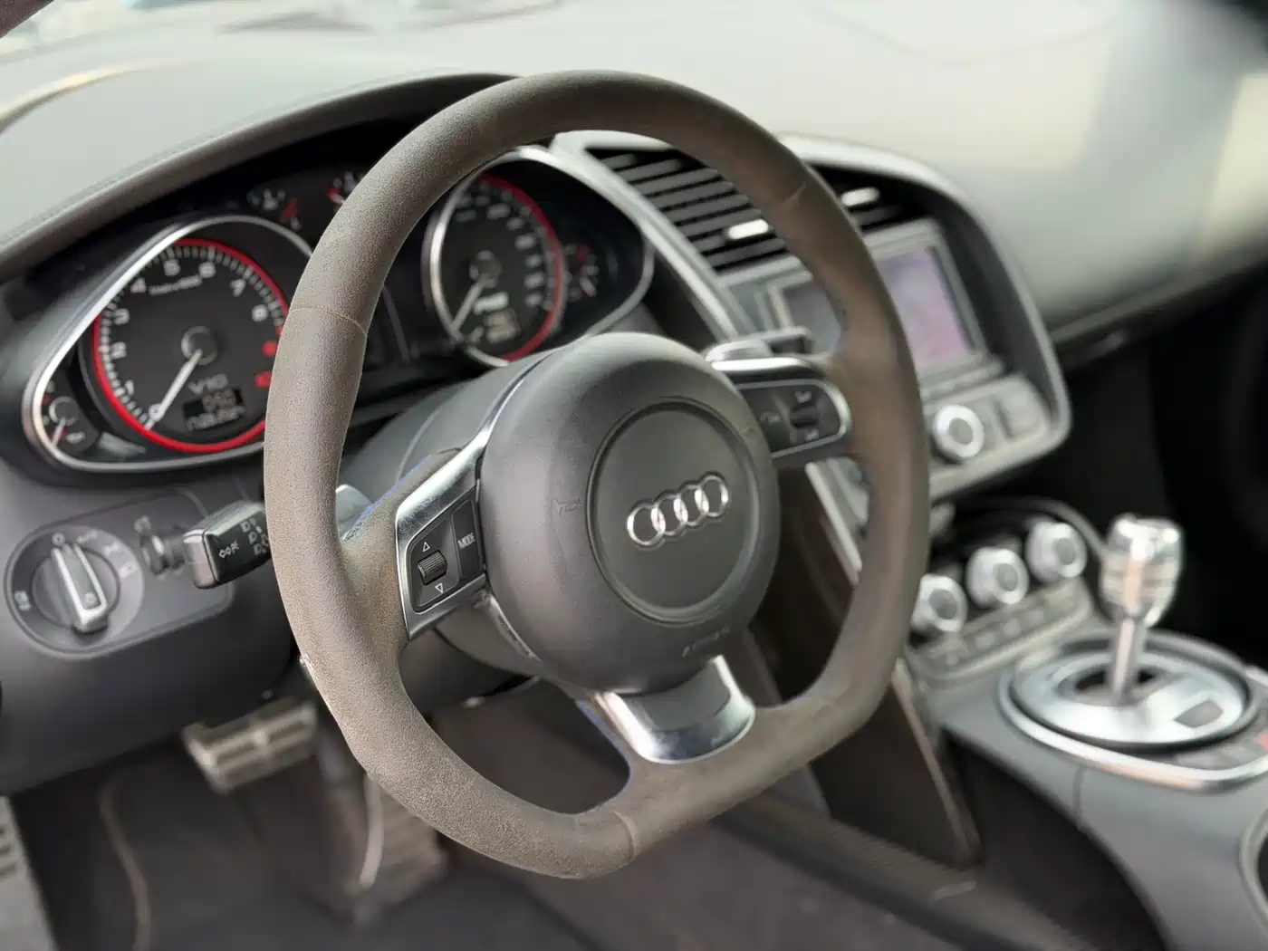 Audi R8 2012 5.2 FSI quattro Limited Edition фото 9