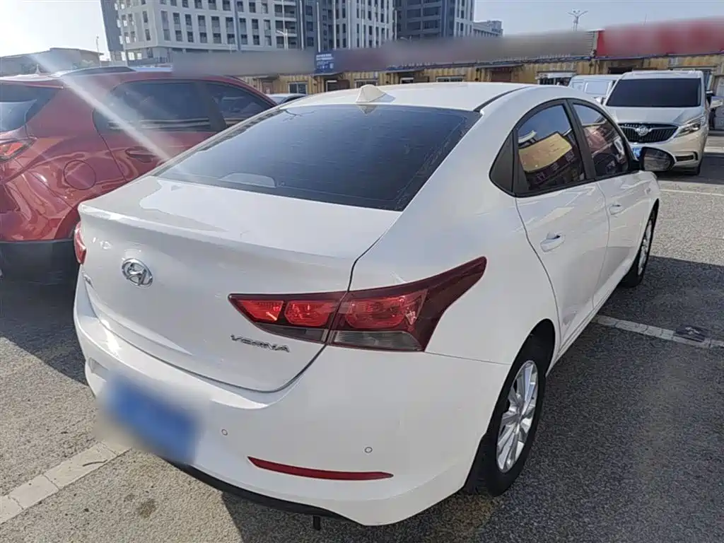 Hyundai Verna 2016 1.4L Manual Cool Edition GLS фото 7