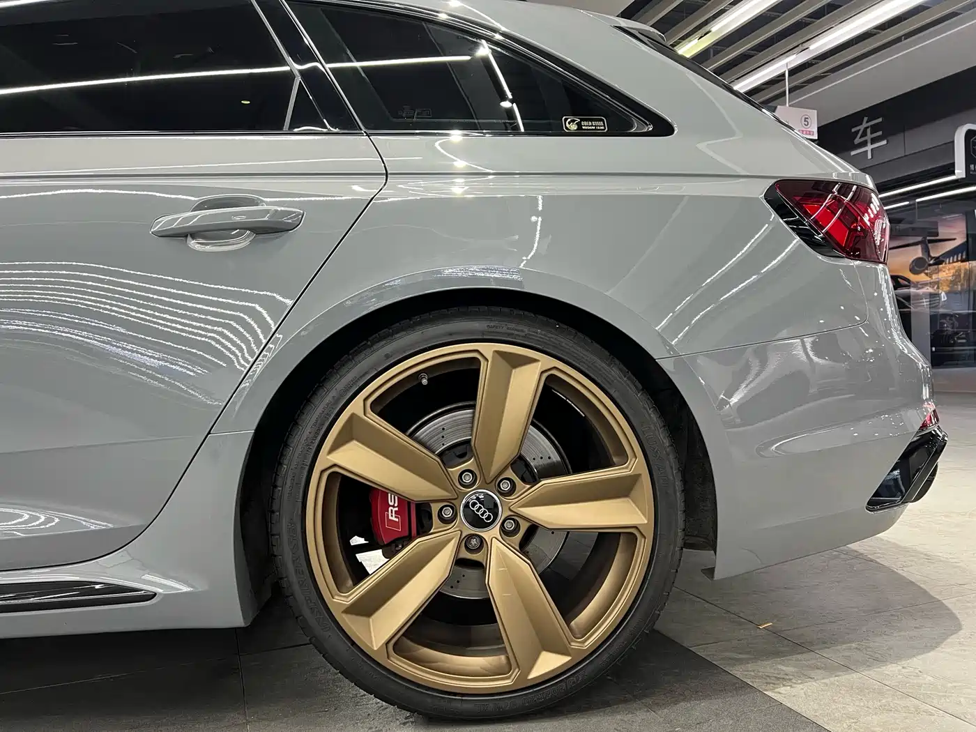 Audi RS 4 2021 RS4 Avant Dark Gold Edition фото 20