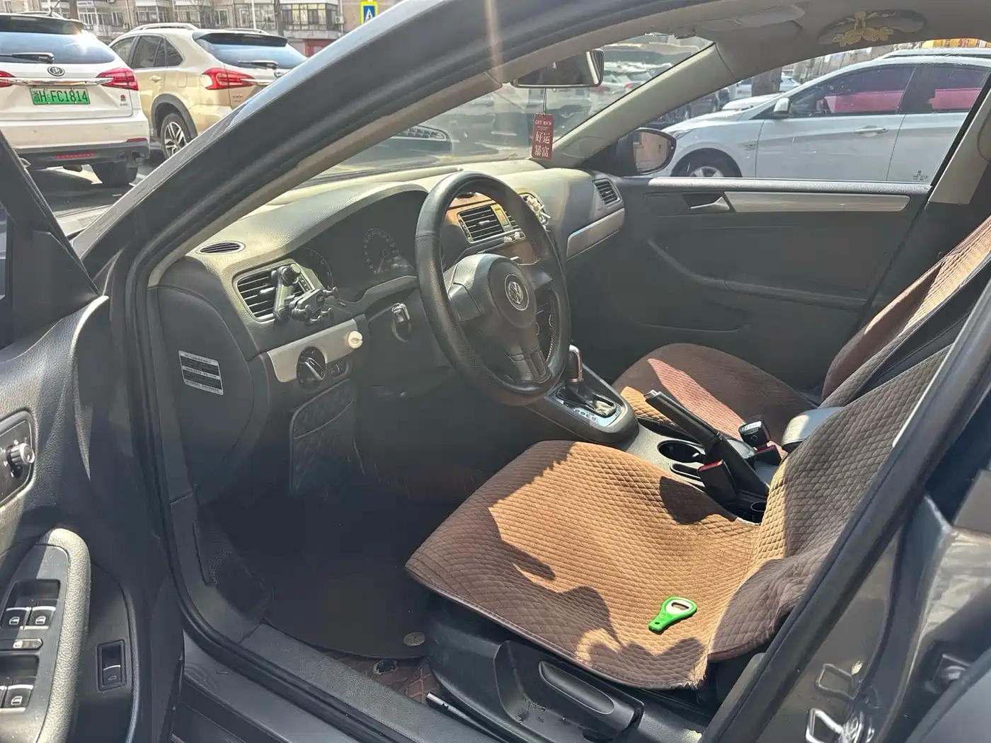 Volkswagen Sagitar 2012 1.6L Automatic Comfort Type фото 8