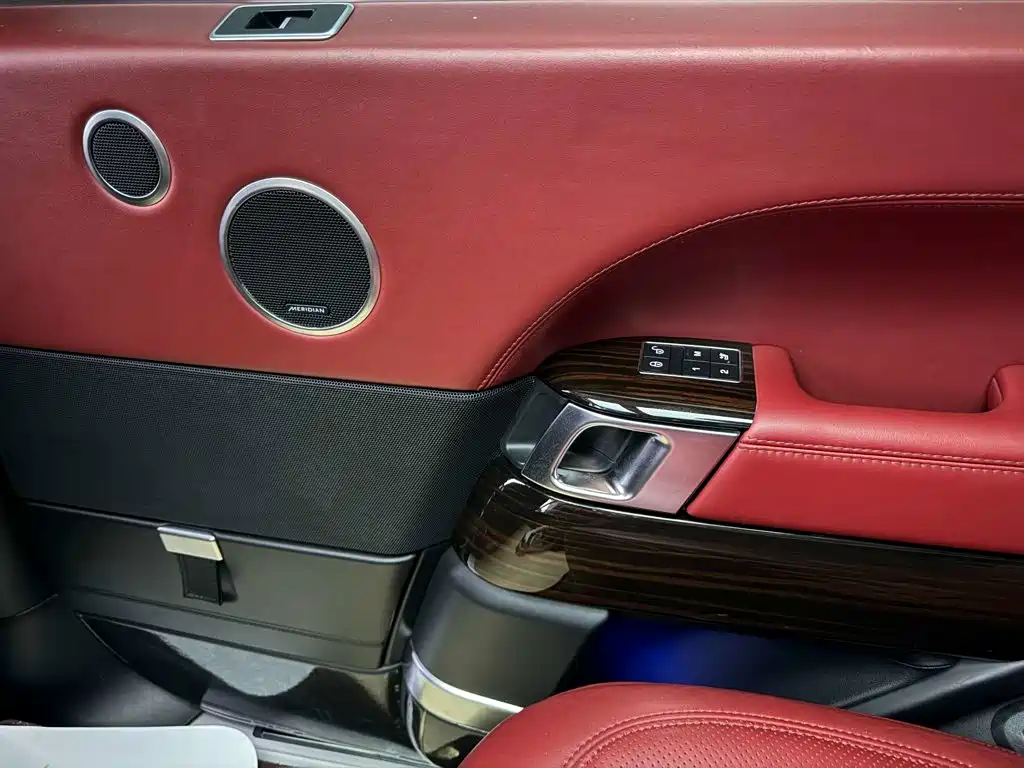 Photo 21 - Land Rover Range Rover