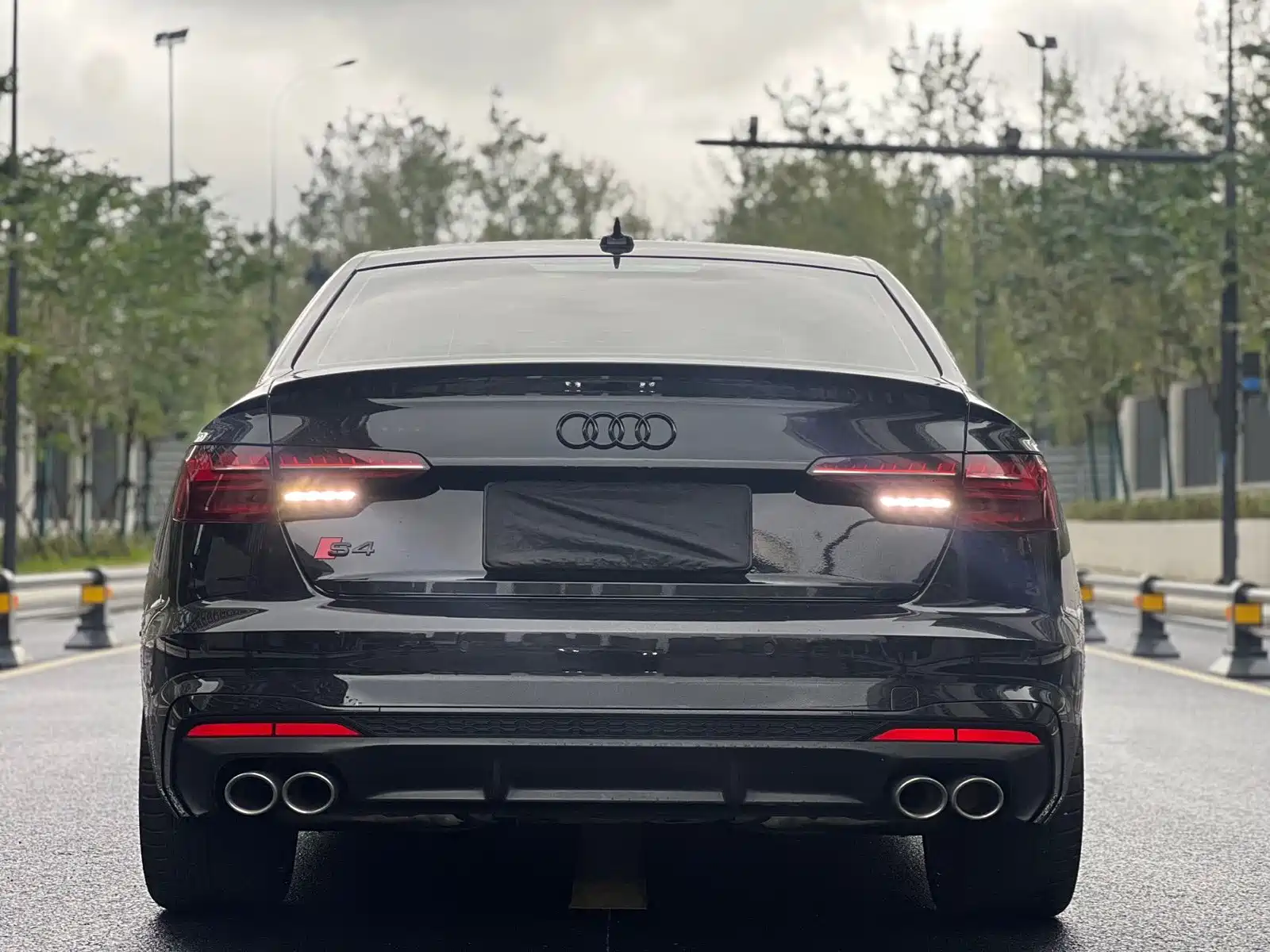 Photo 7 - Audi S4