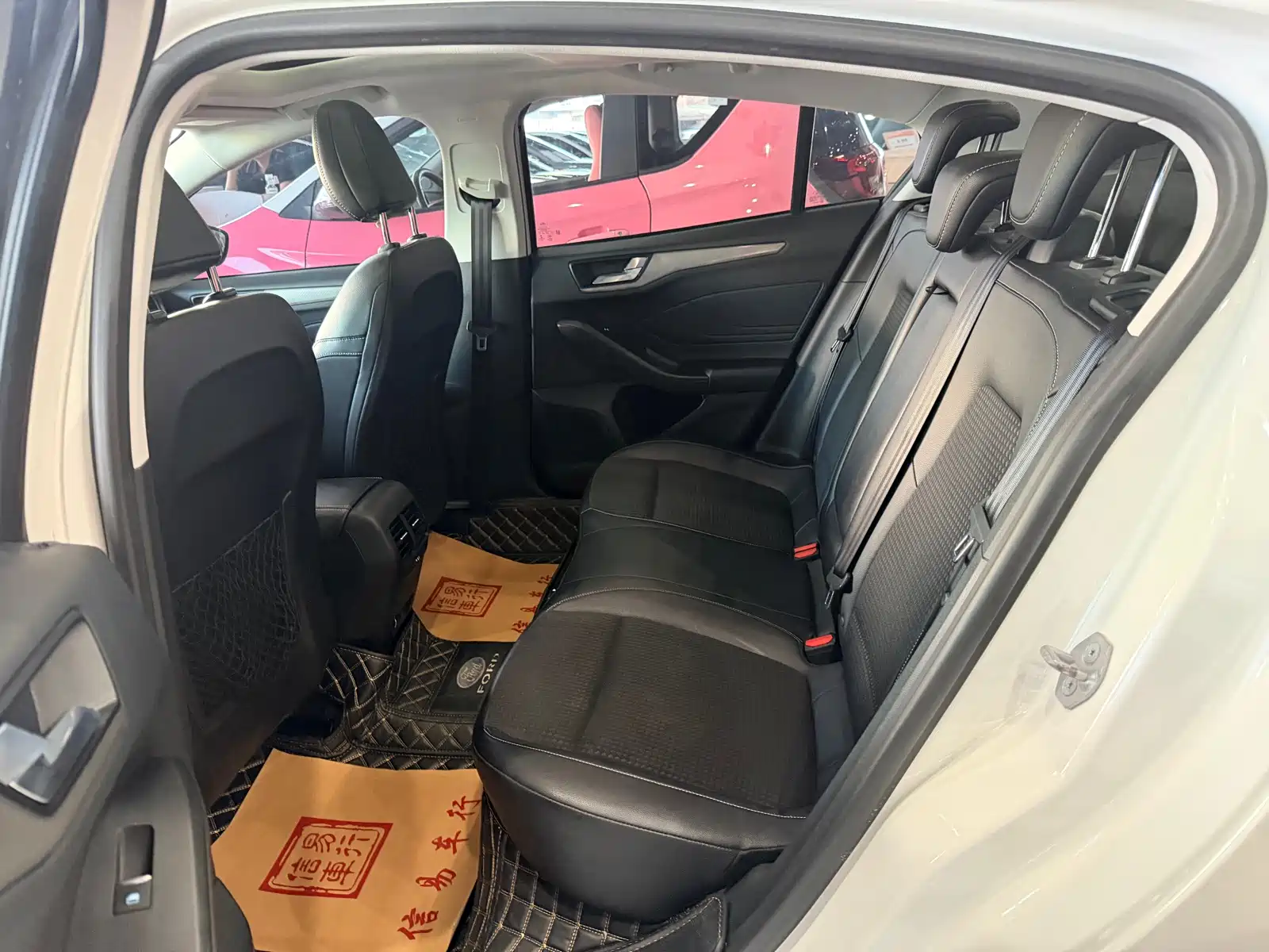 Фото 8 - Ford Focus