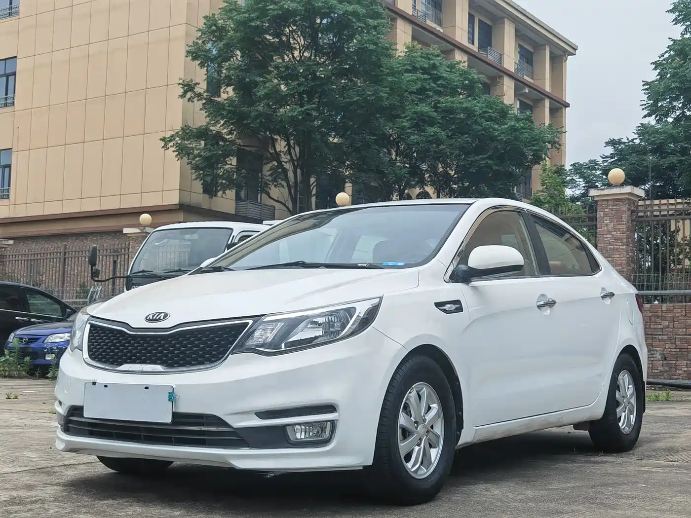 Kia K2 2015 Sedan 1.4L MT GLS