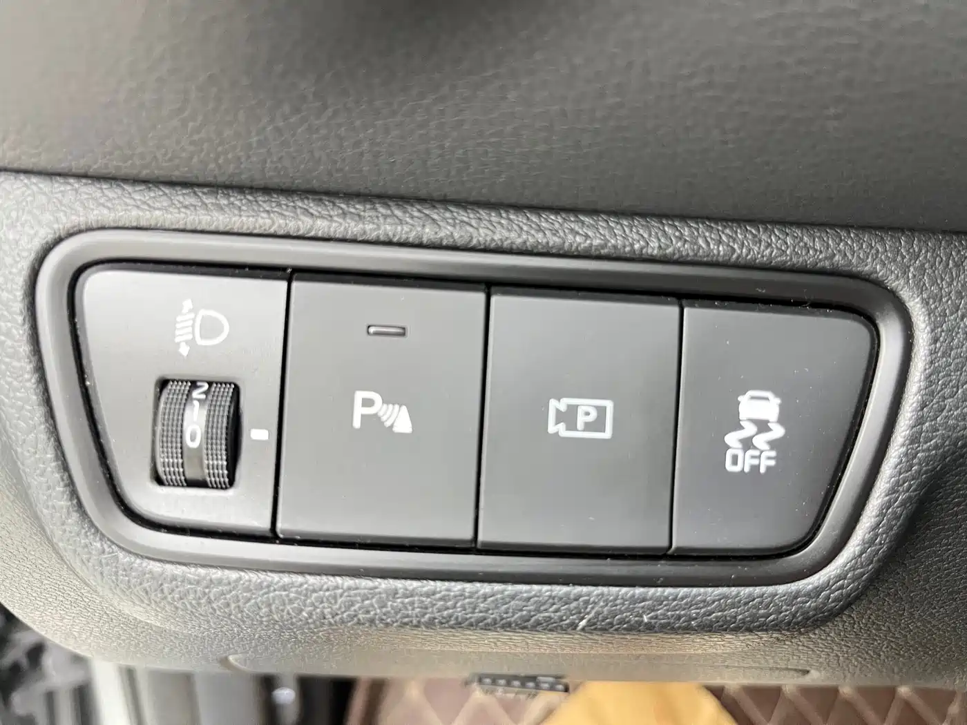 Kia K3 2024 1.5L CVT Comfort Premium Edition фото 12