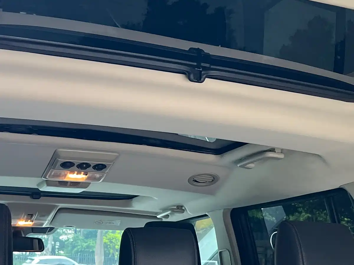 Land Rover Discovery 2016 3.0 SC V6 HSE фото 16