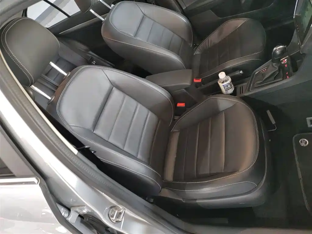Volkswagen Lavida 2017 1.6L Automatic Comfort Edition фото 20