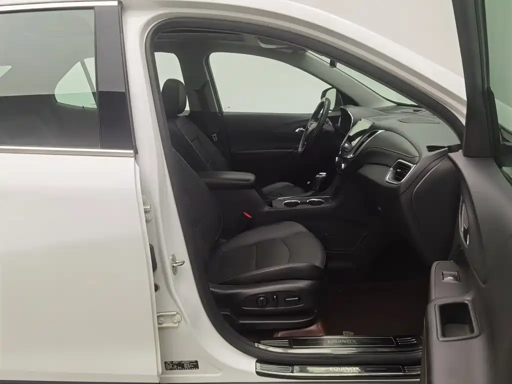 Фото 23 - Chevrolet Equinox