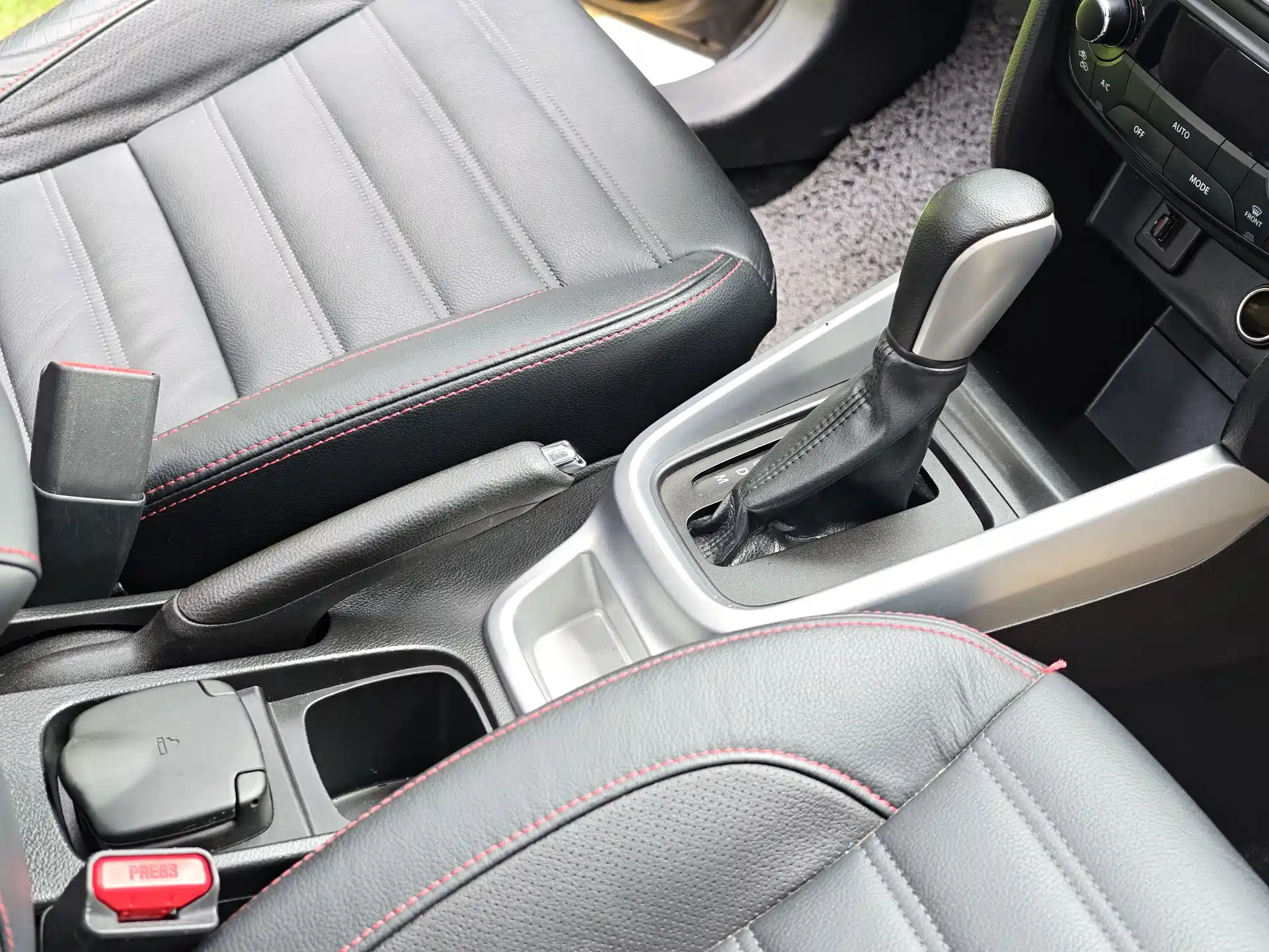 Фото 22 - Suzuki Vitara