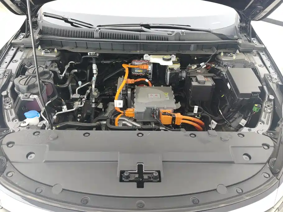 Hongqi E-QM5 2026 2025 610km PLUS