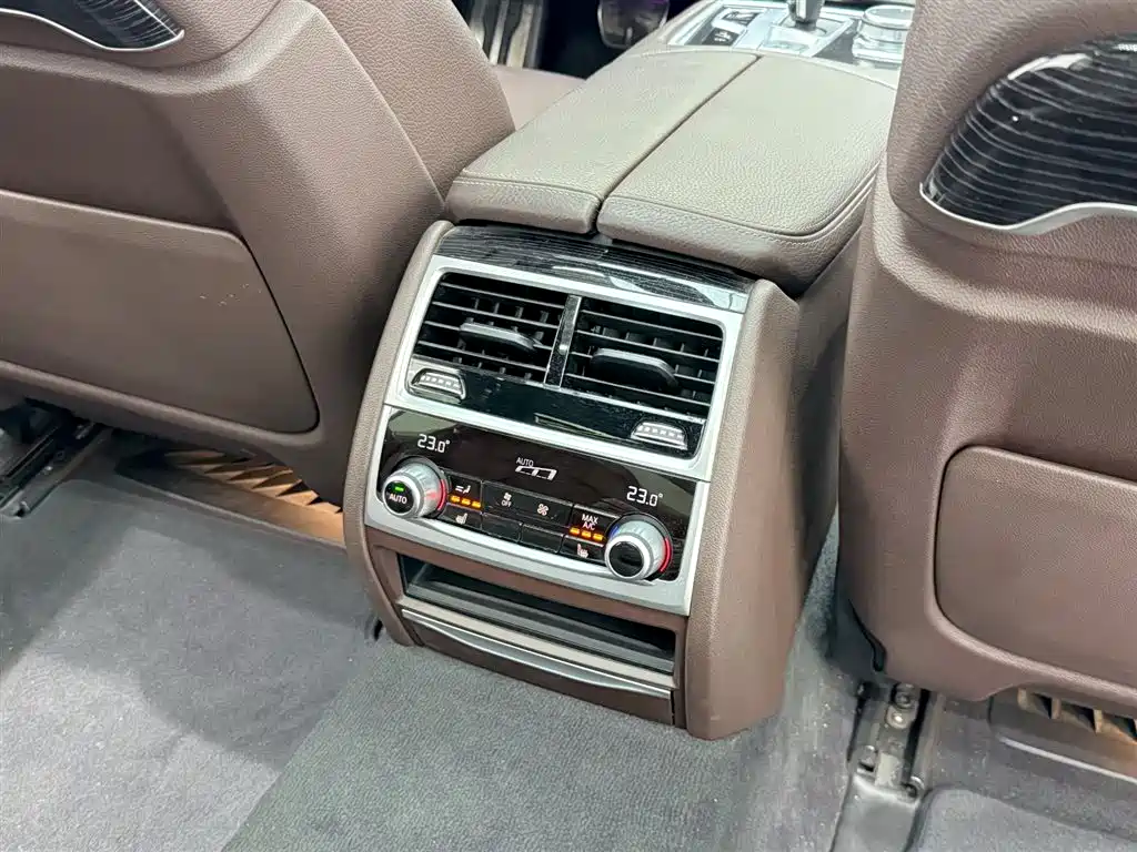 BMW 7 Series 2018 730Li Leading Type M Sport Package фото 14