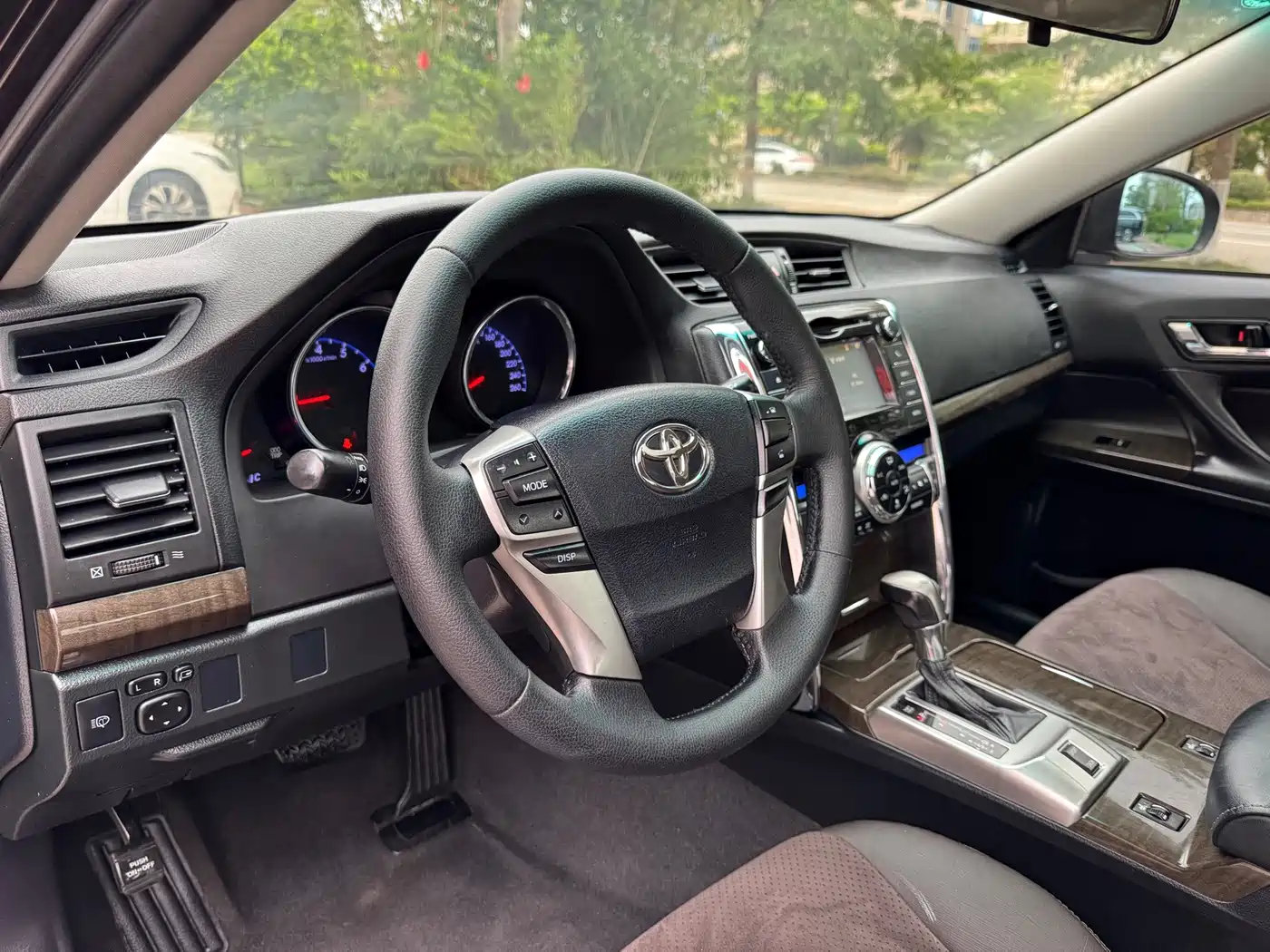 Toyota Reiz 2016 2013 2.5V Premium Edition