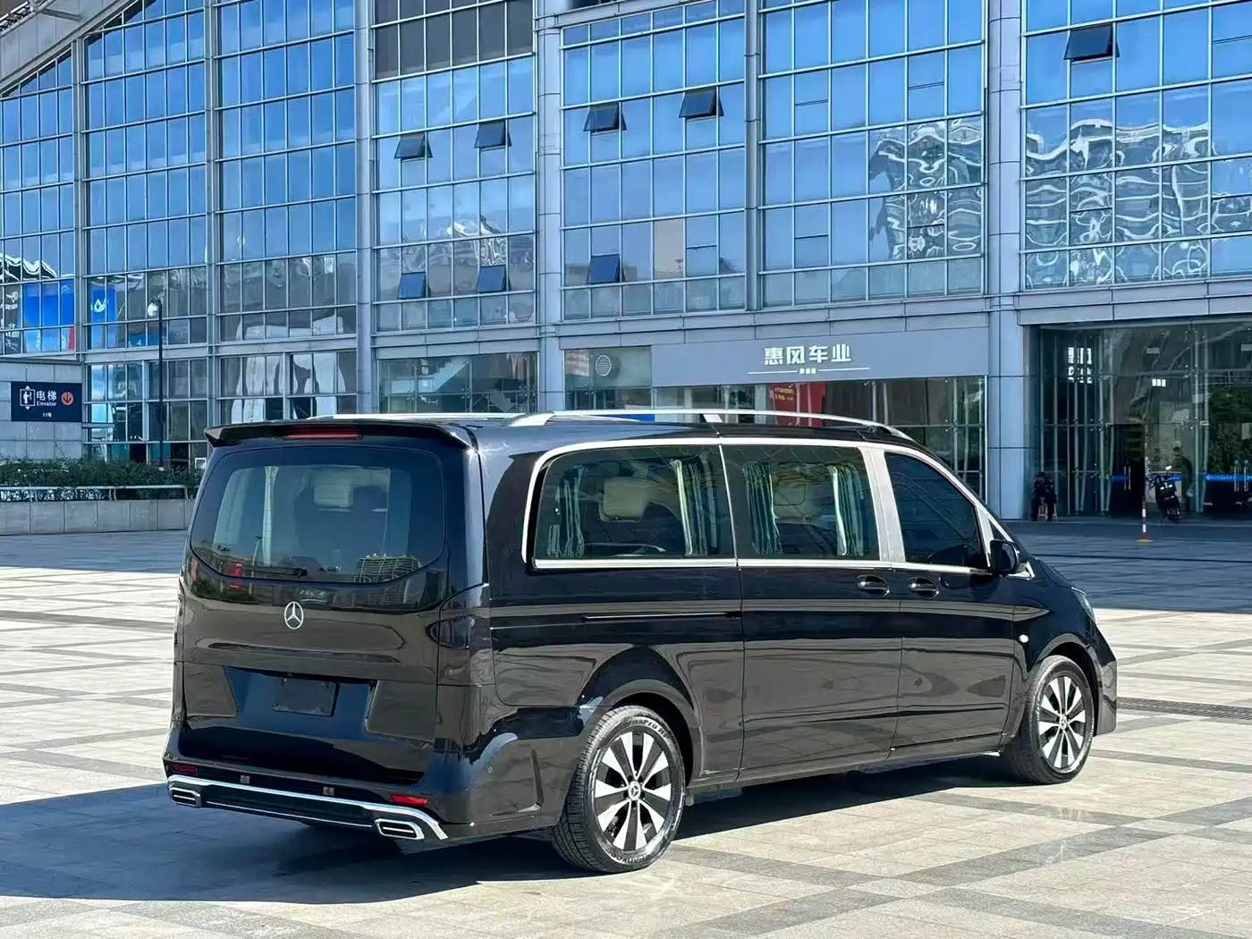 Mercedes-Benz Vito 2023 2.0T Business 7-Seater фото 6
