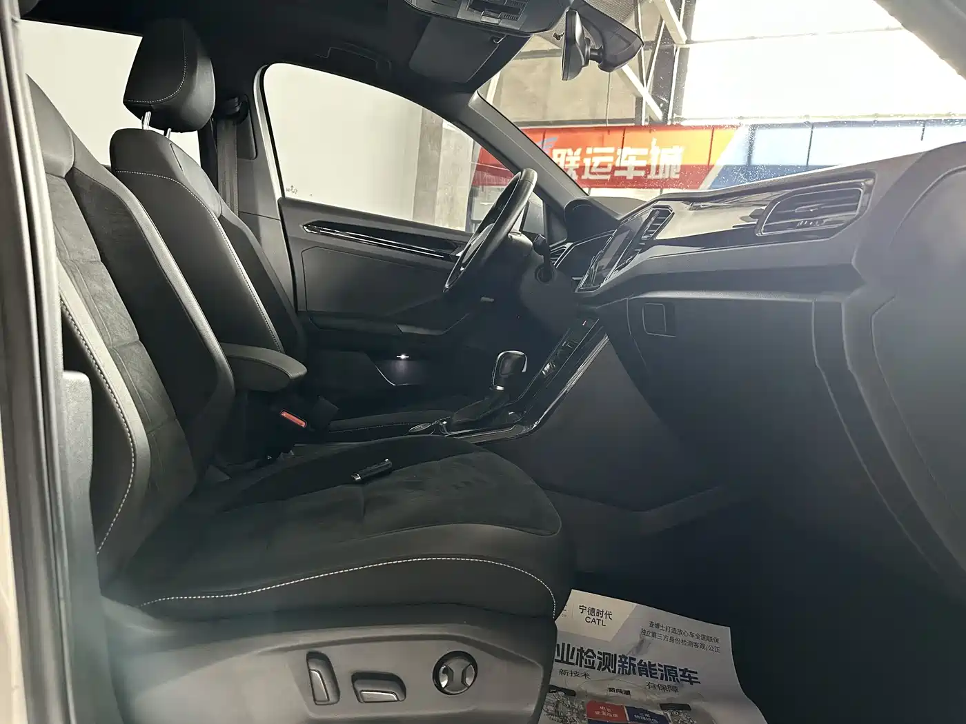 Volkswagen T-ROC 2021 Facelift 280TSI DSG 4WD Luxury Smart Connect Edition фото 6
