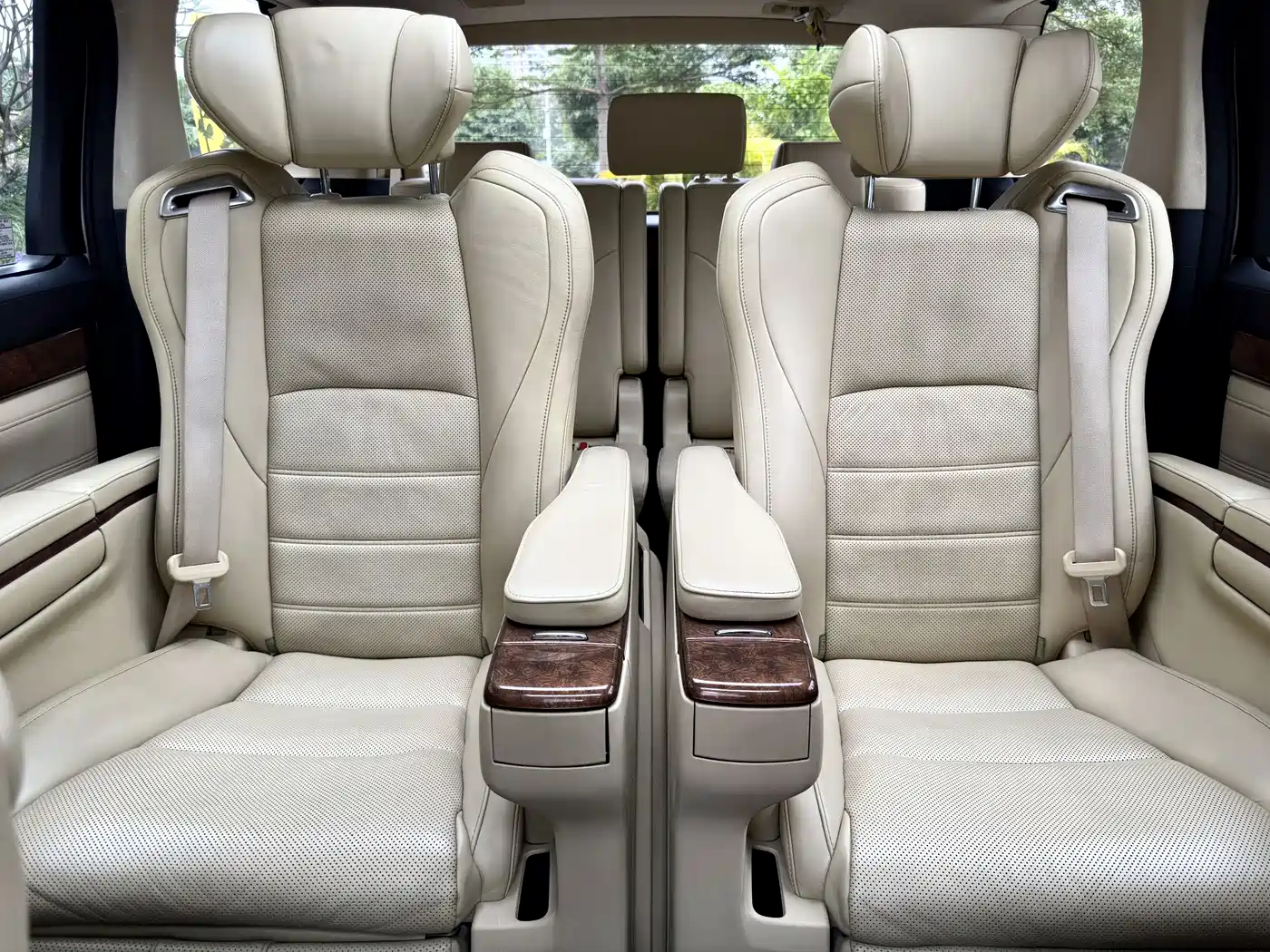 Toyota Alphard 2015 3.5L Premium Edition фото 17