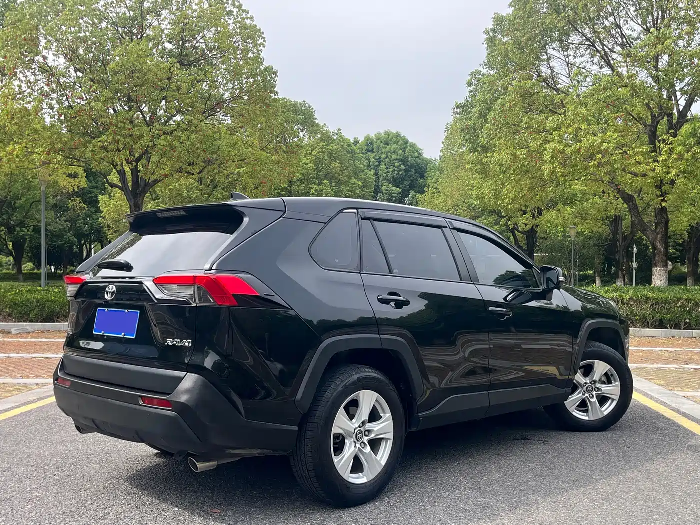 Фото 6 - Toyota RAV4
