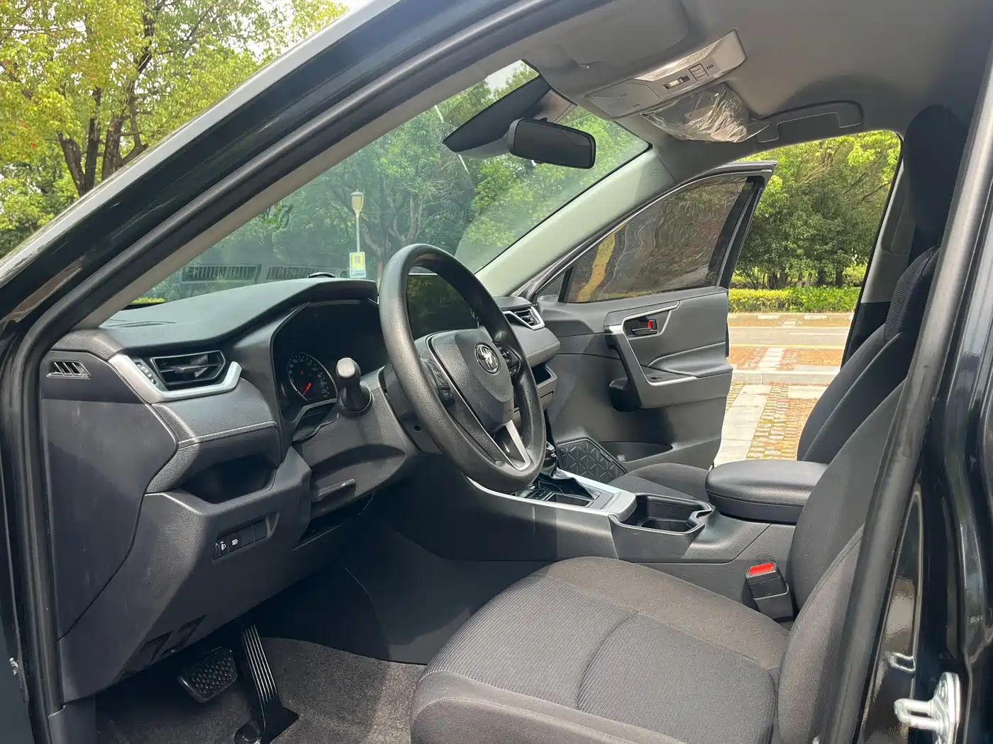 Фото 8 - Toyota RAV4