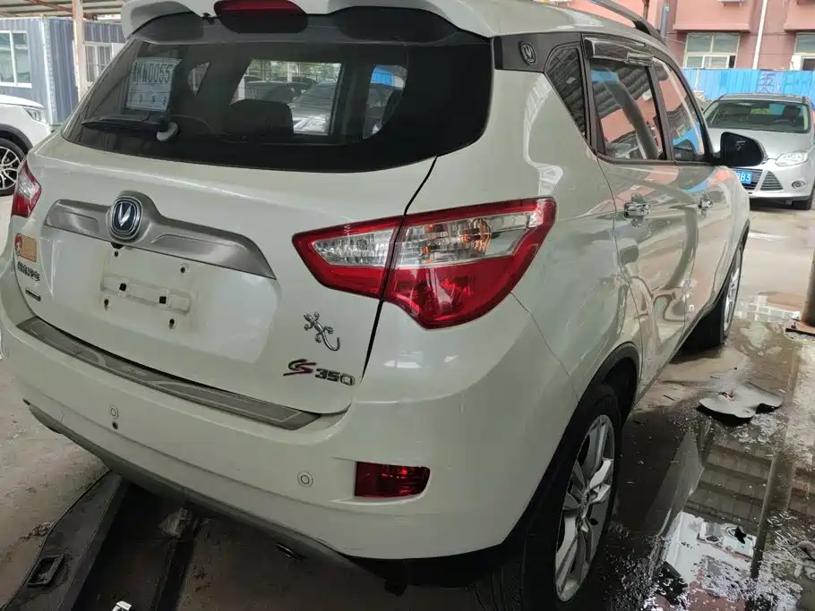Changan CS35 2014 2014 1.6L Automatic Luxury Type China V