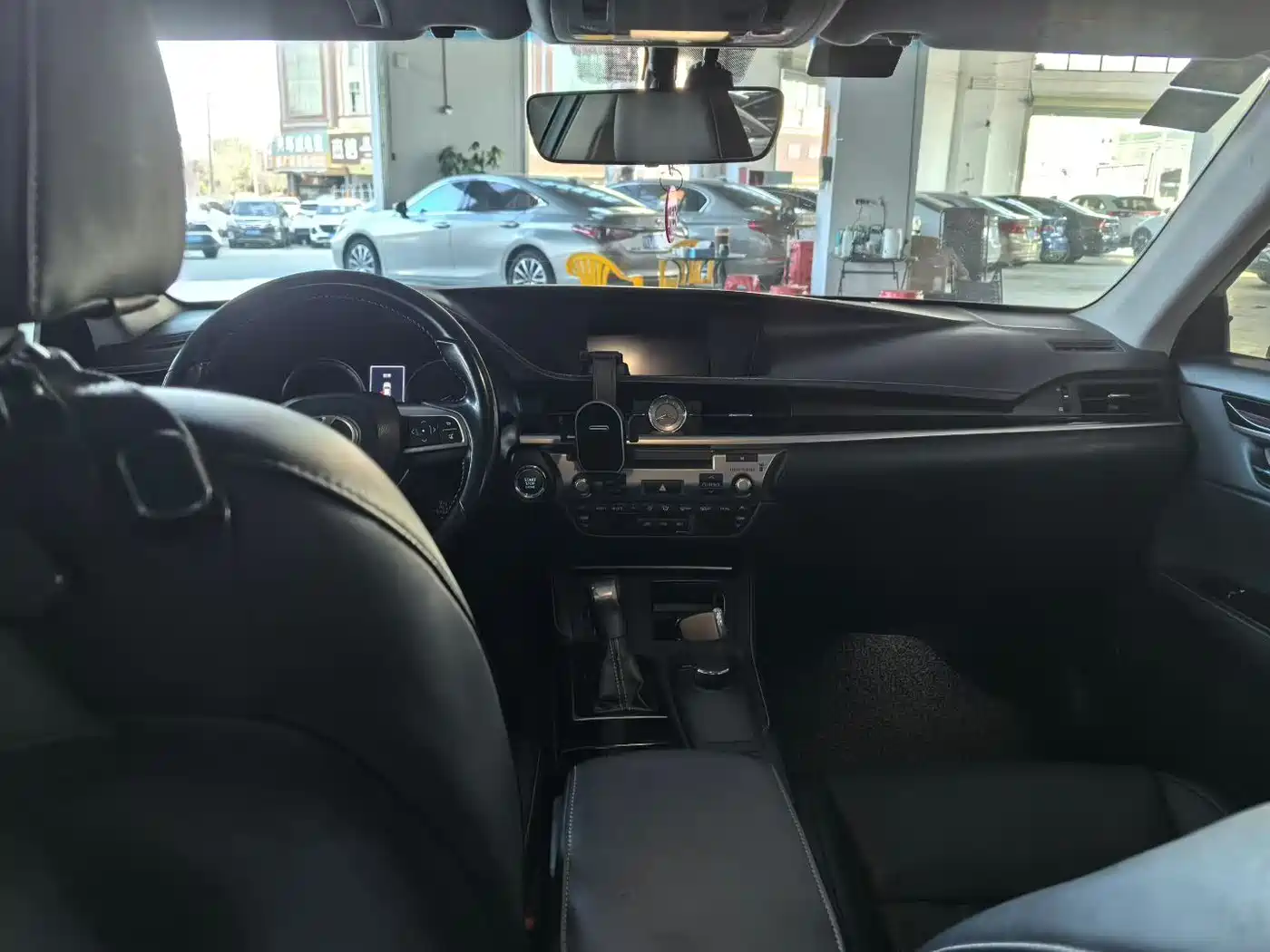 Lexus ES 2017 200 30th Anniversary Edition фото 8