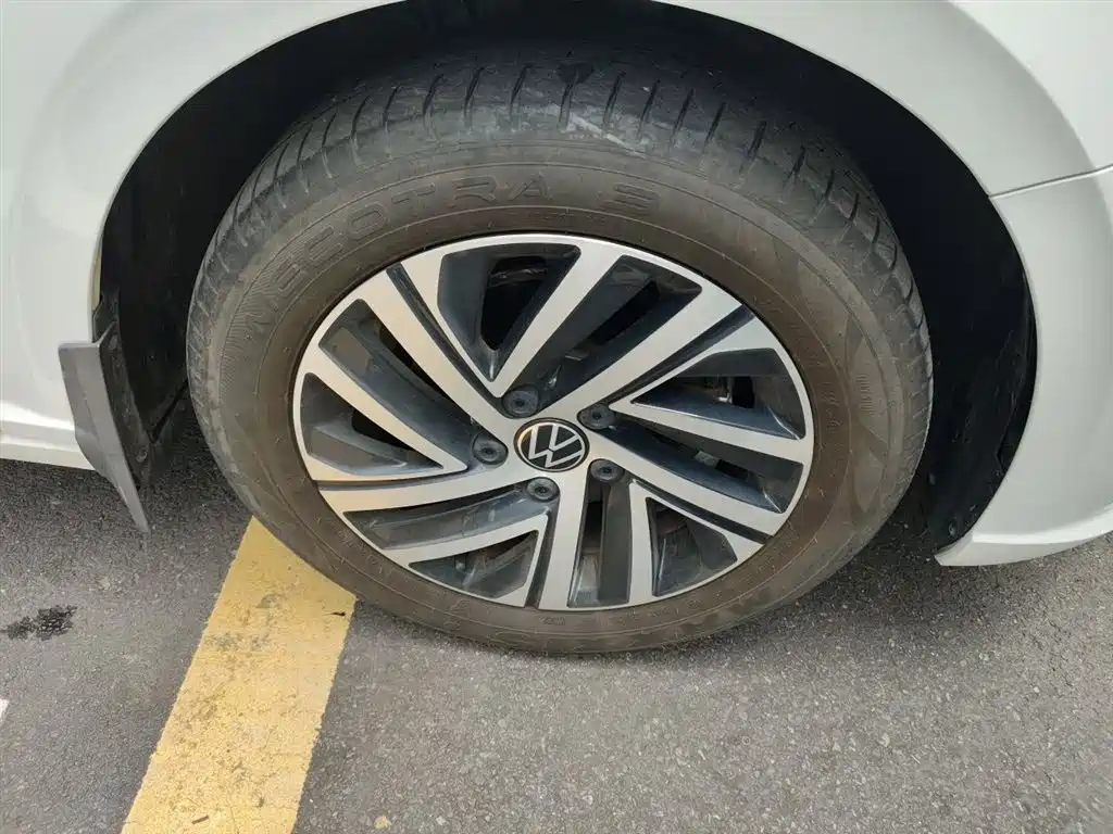 Volkswagen Lavida 2023 1.5L Auto Five Million Edition фото 8