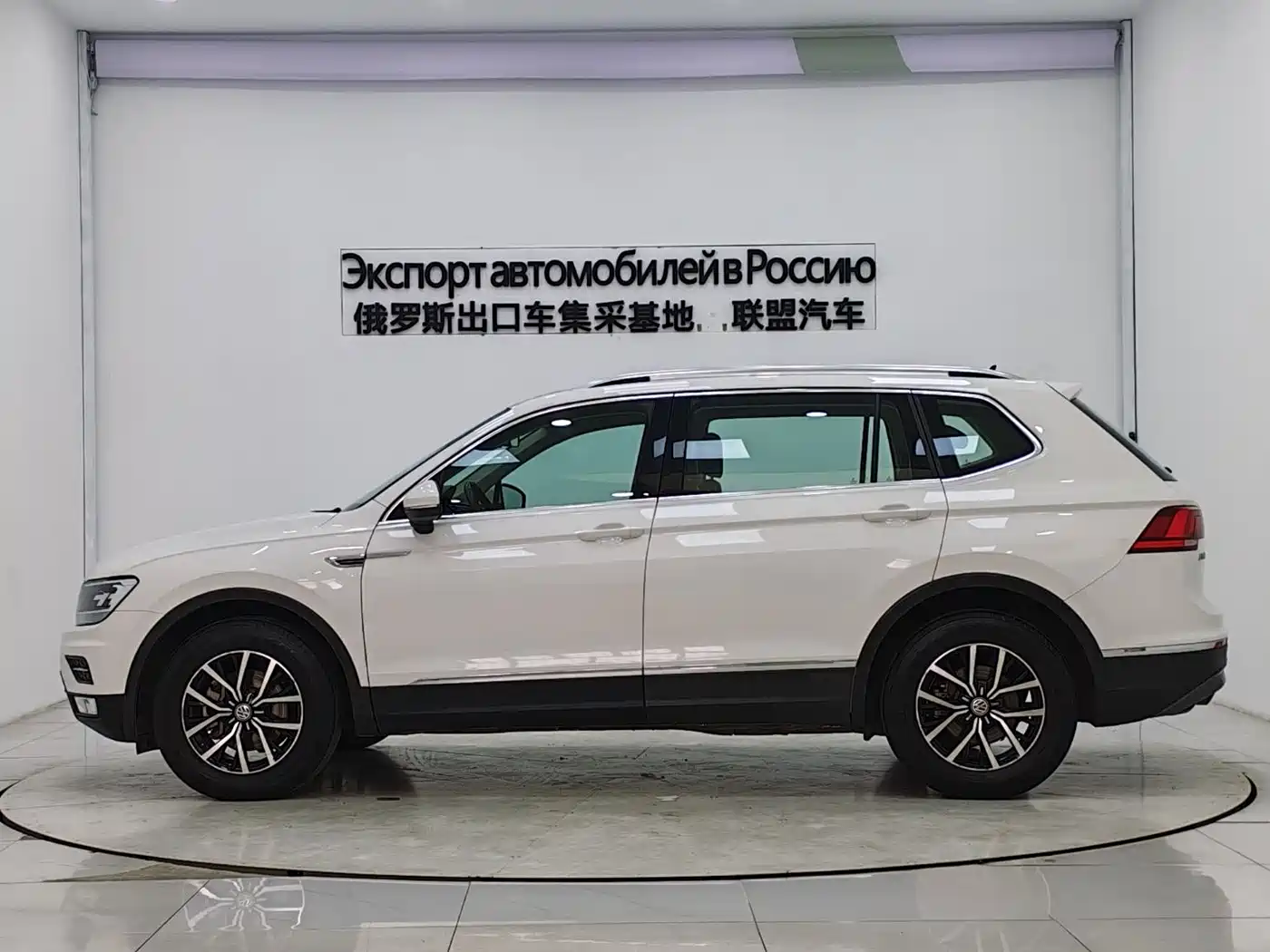 Volkswagen Tiguan L 2017 330TSI Automatic 2WD Comfort Edition фото 5
