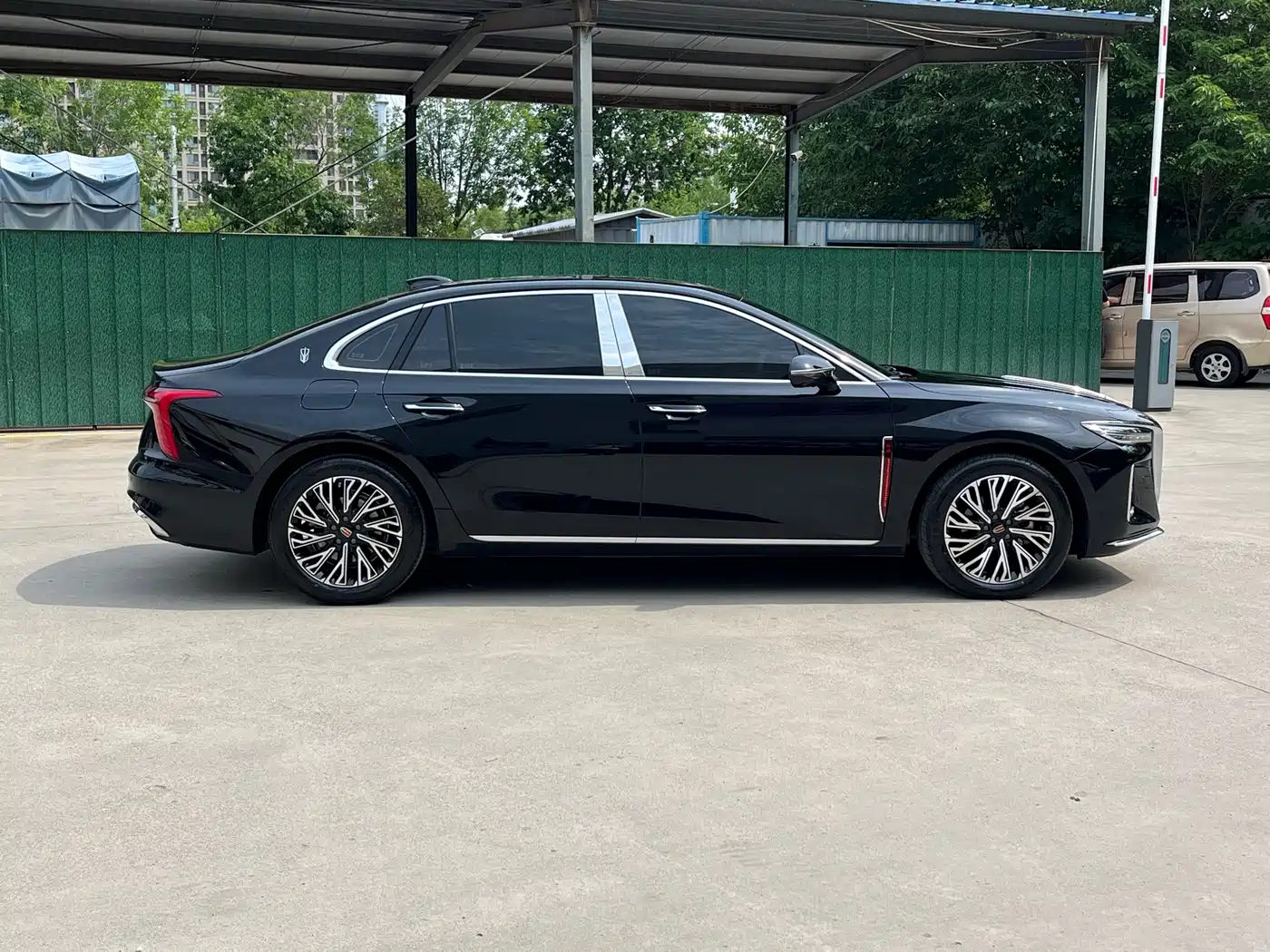 Hongqi H5 2024 2.0T Automatic Smart Connect Flag Smooth Edition фото 7