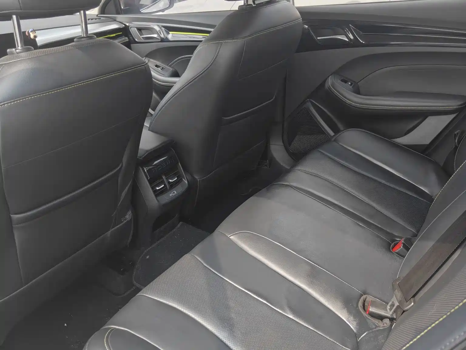 Фото 25 - Roewe i5