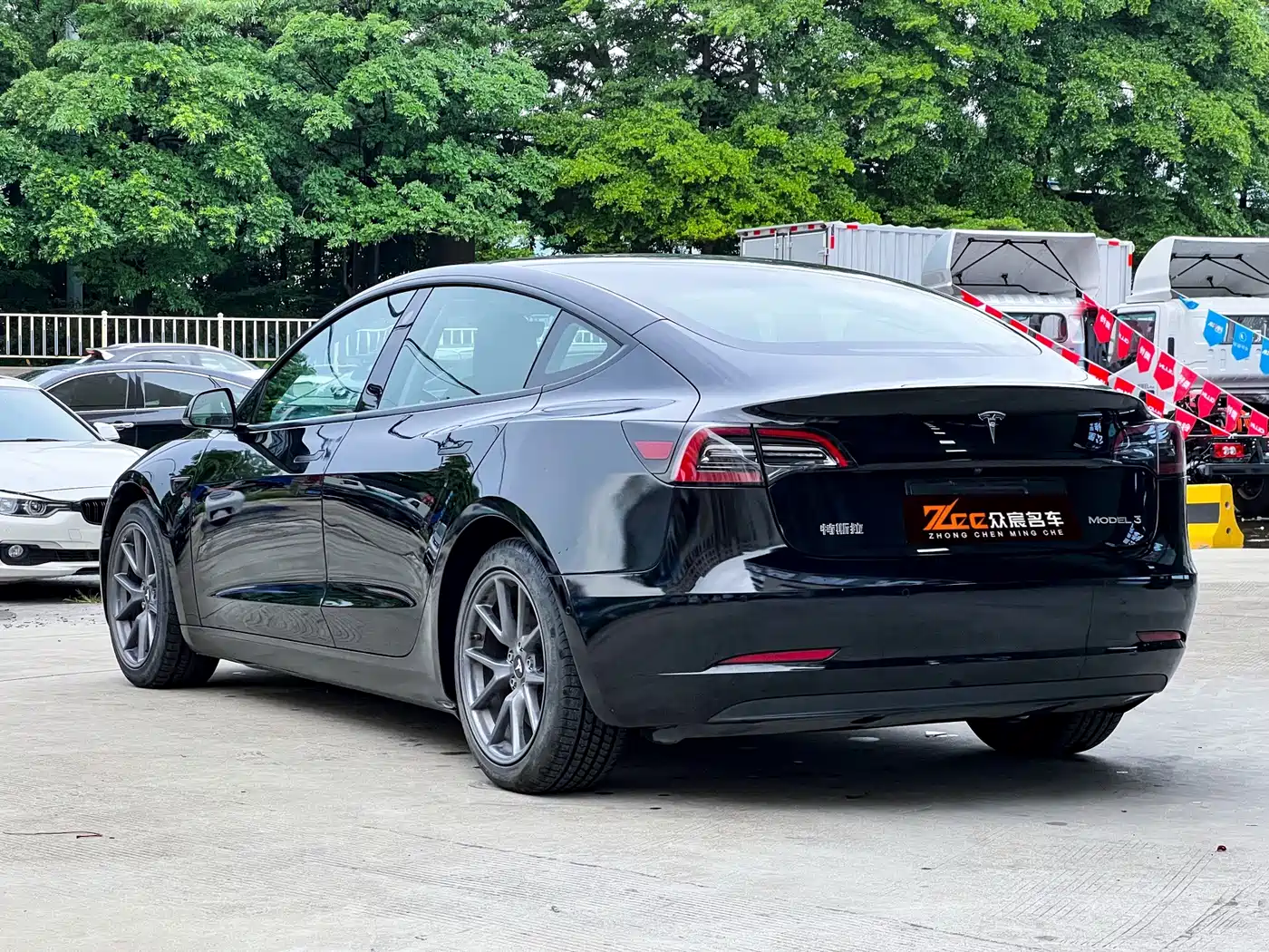 Фото 3 - Tesla Model 3