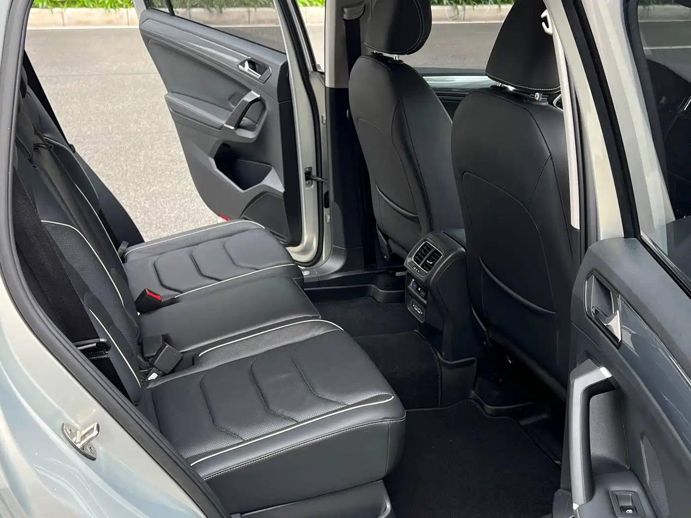 Volkswagen Tiguan L 2019 330TSI Automatic 2WD R-Line Flagship Edition China VI фото 13