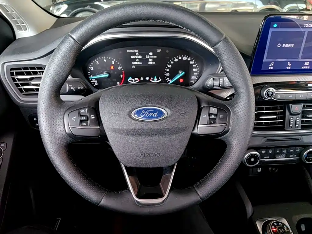 Фото 11 - Ford Focus